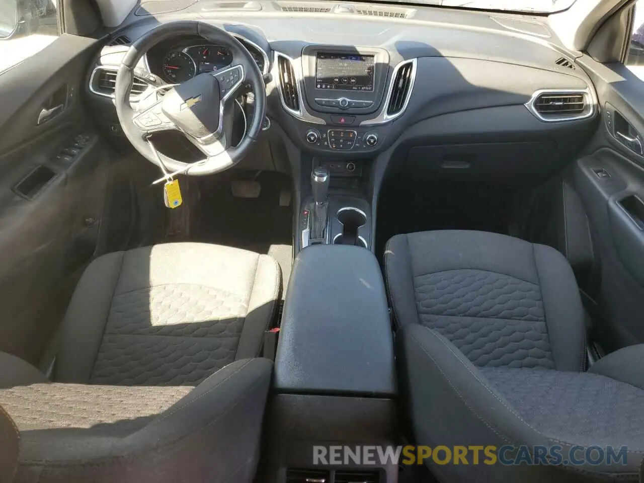 8 Photograph of a damaged car 3GNAXUEV5ML318398 CHEVROLET EQUINOX 2021