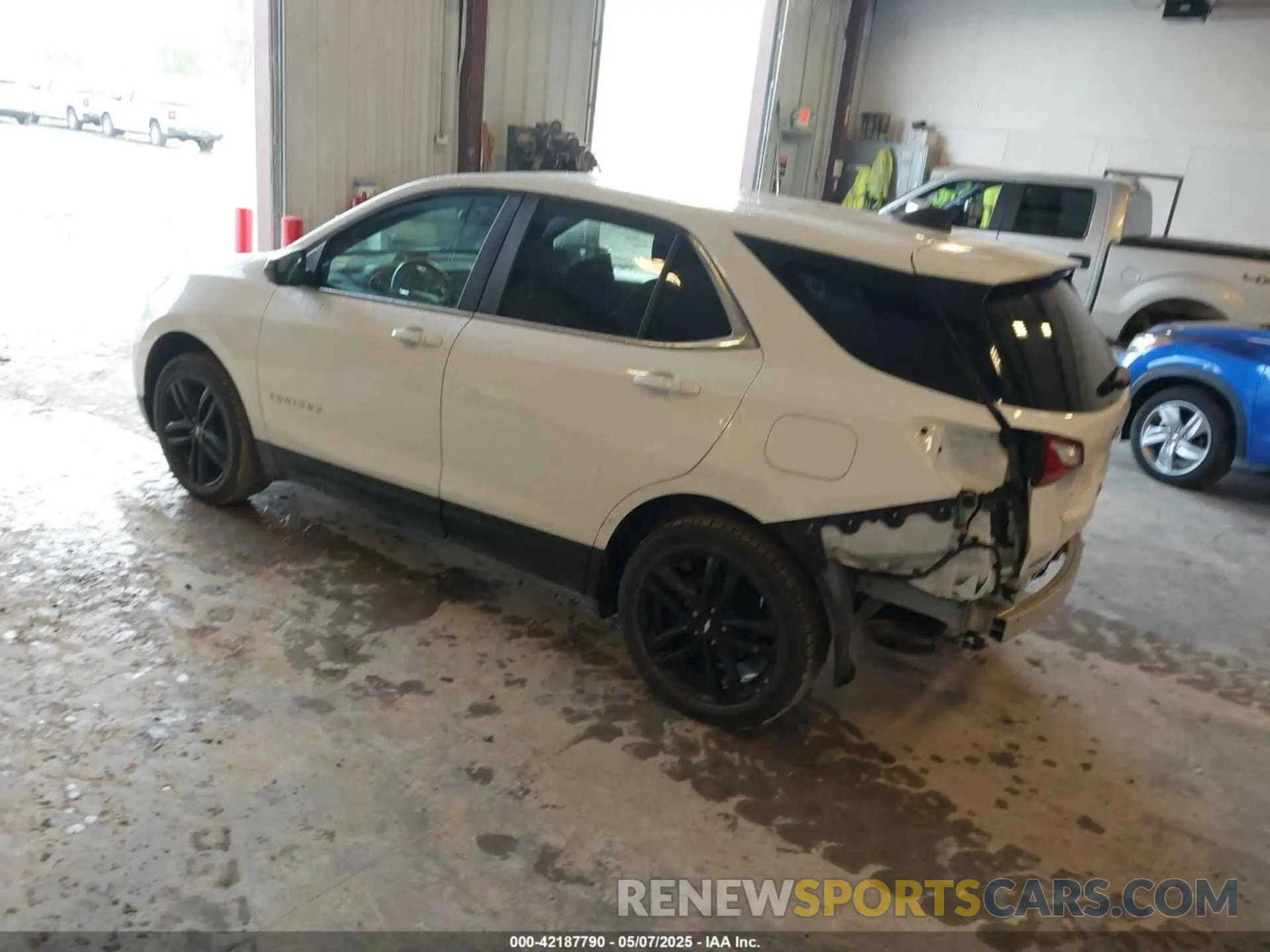 3 Photograph of a damaged car 3GNAXUEV5ML332172 CHEVROLET EQUINOX 2021
