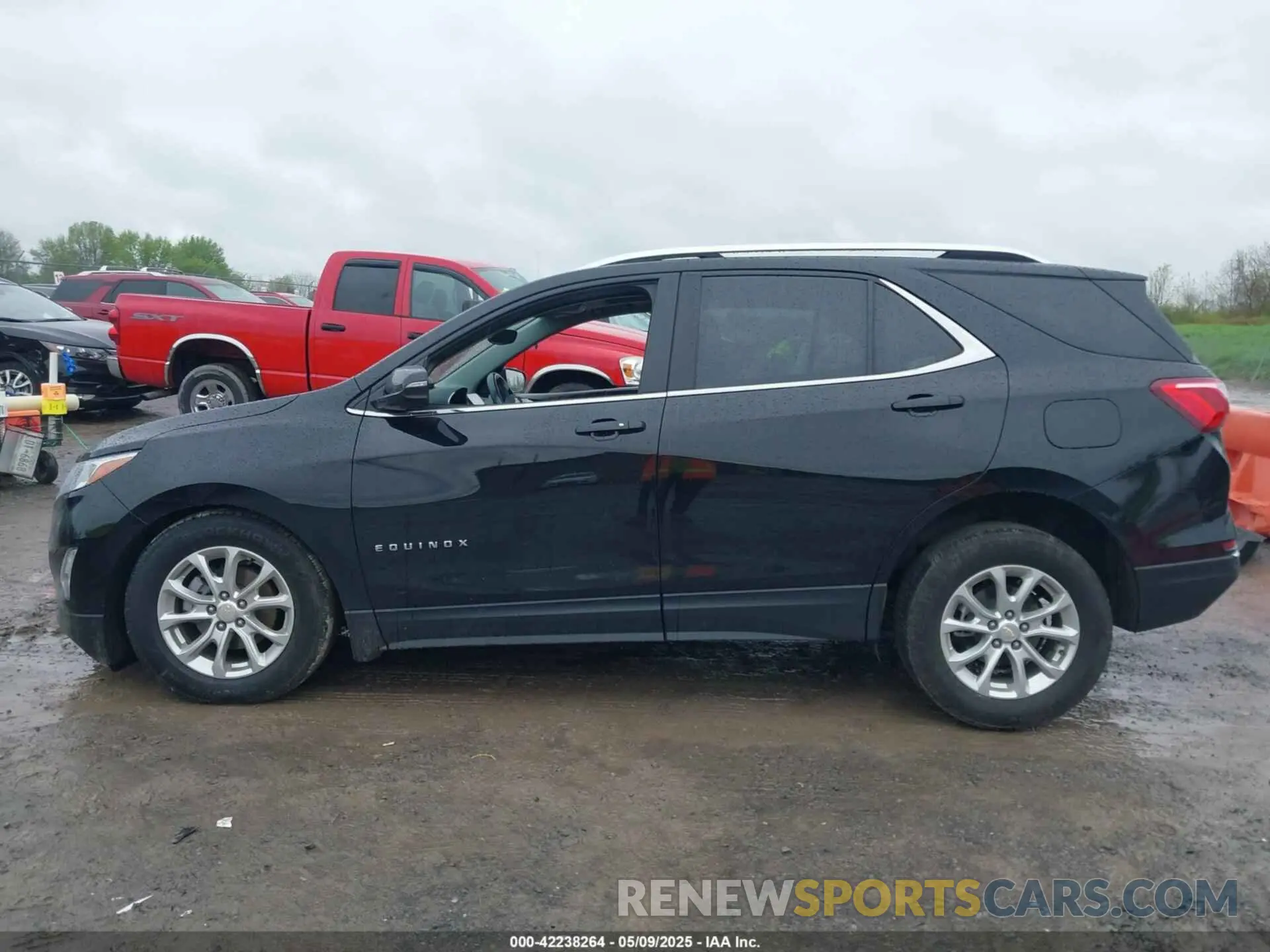14 Photograph of a damaged car 3GNAXUEV5ML400695 CHEVROLET EQUINOX 2021