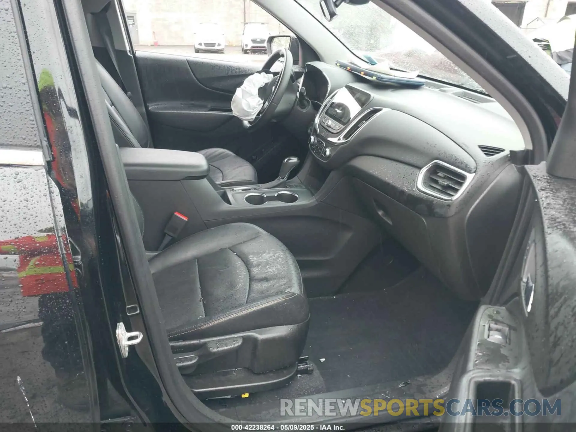 5 Photograph of a damaged car 3GNAXUEV5ML400695 CHEVROLET EQUINOX 2021