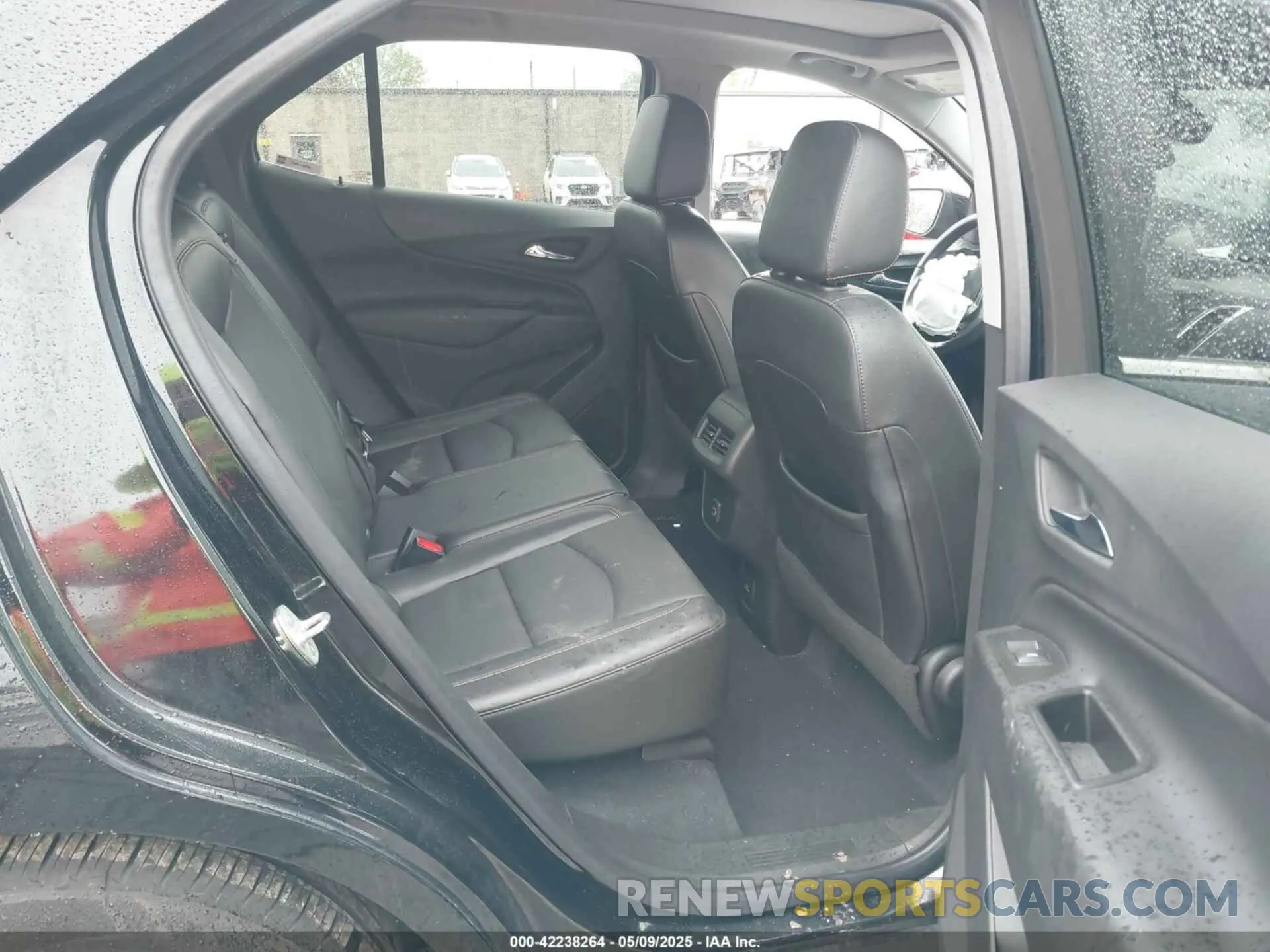 8 Photograph of a damaged car 3GNAXUEV5ML400695 CHEVROLET EQUINOX 2021