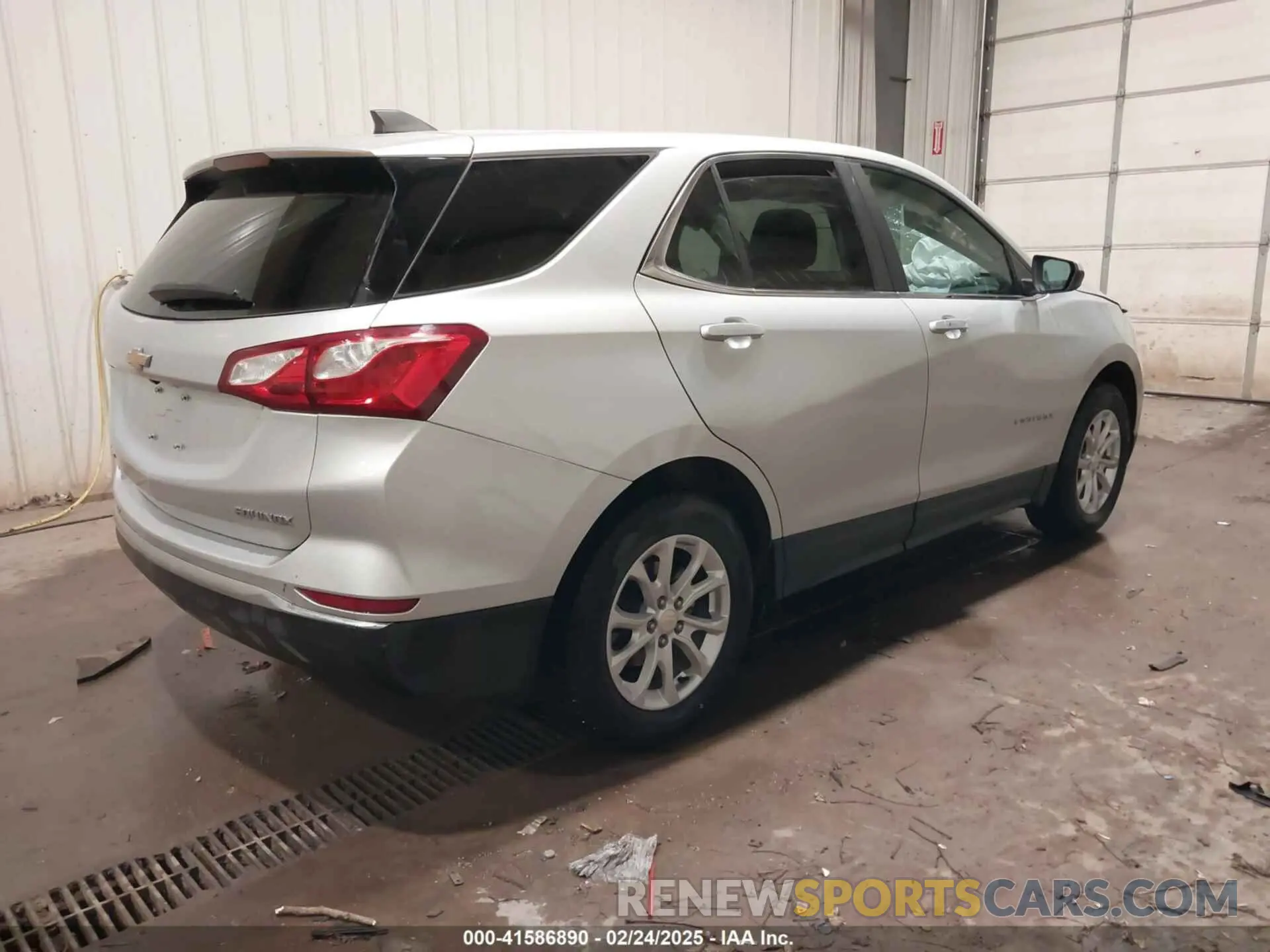 4 Photograph of a damaged car 3GNAXUEV5MS157668 CHEVROLET EQUINOX 2021