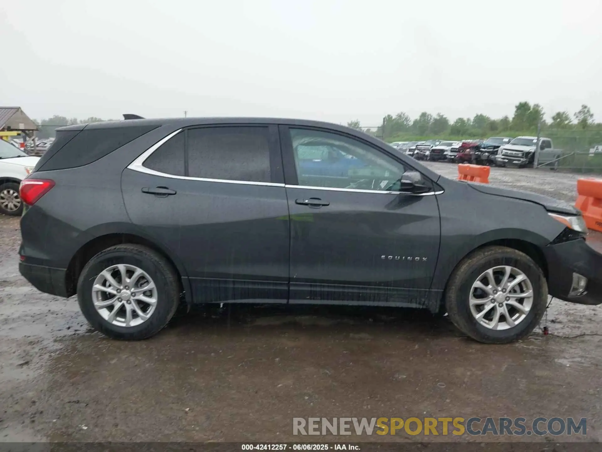 14 Photograph of a damaged car 3GNAXUEV6ML313064 CHEVROLET EQUINOX 2021