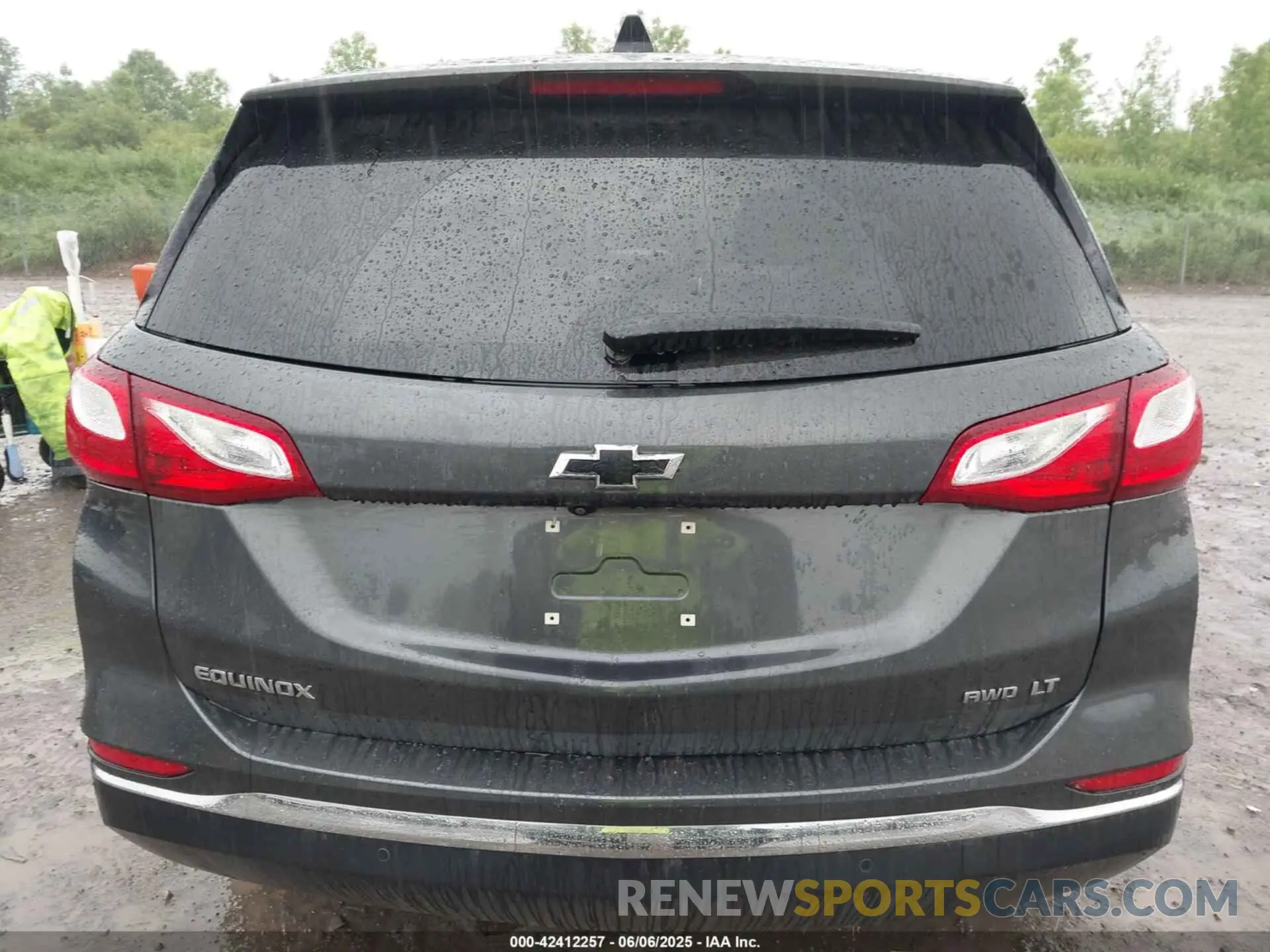17 Photograph of a damaged car 3GNAXUEV6ML313064 CHEVROLET EQUINOX 2021