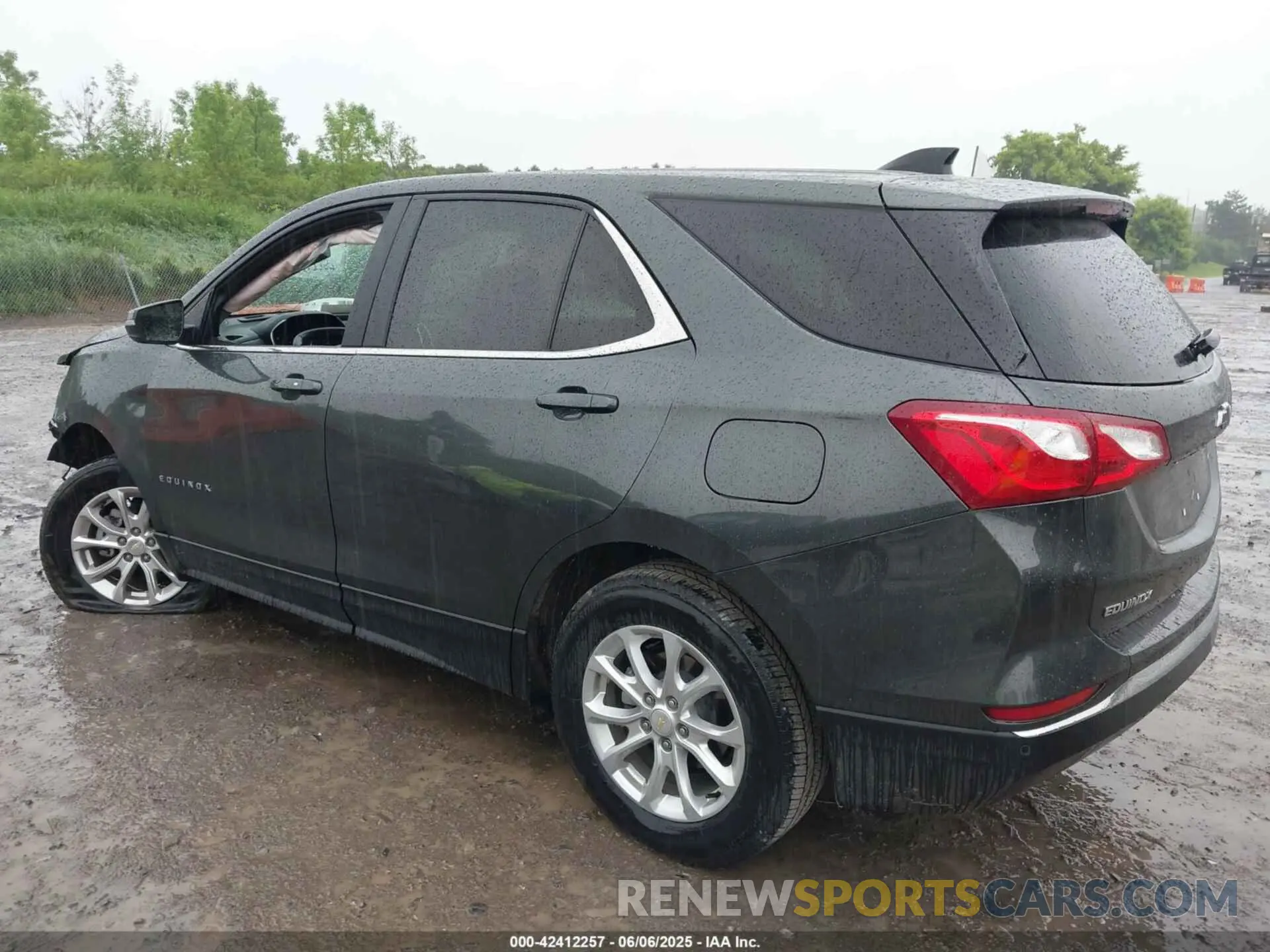 3 Photograph of a damaged car 3GNAXUEV6ML313064 CHEVROLET EQUINOX 2021