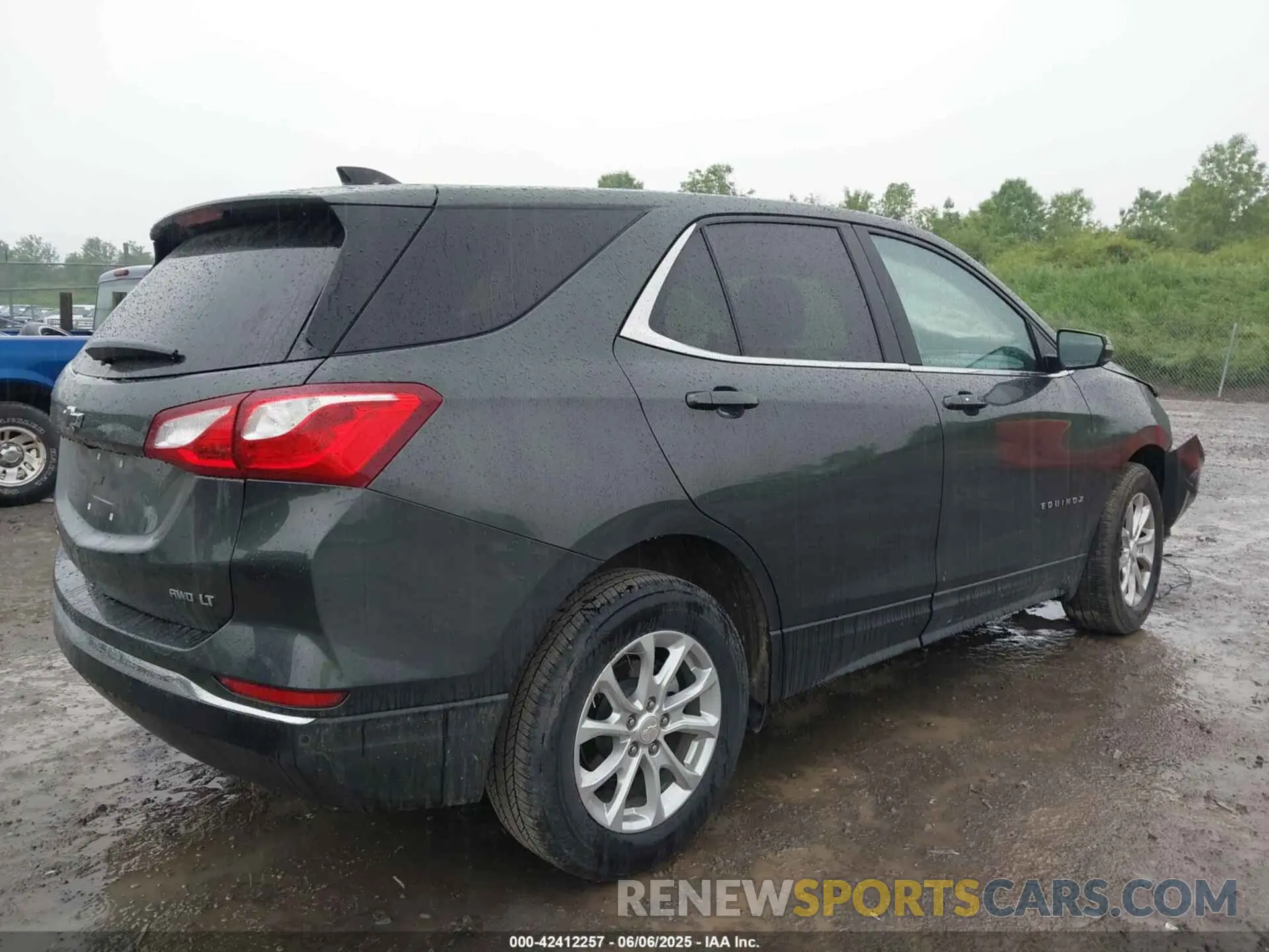 4 Photograph of a damaged car 3GNAXUEV6ML313064 CHEVROLET EQUINOX 2021