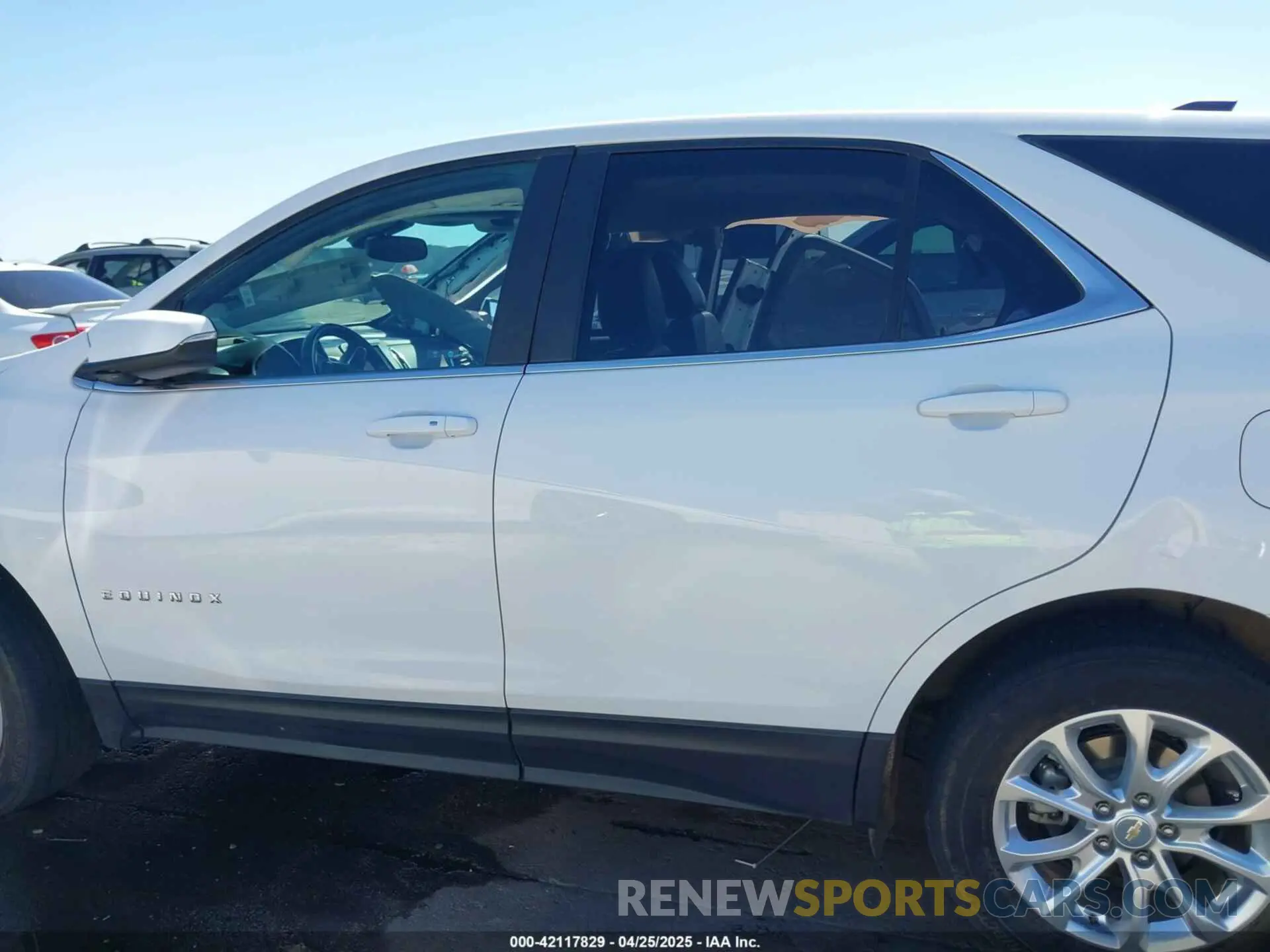 14 Photograph of a damaged car 3GNAXUEV6ML355881 CHEVROLET EQUINOX 2021