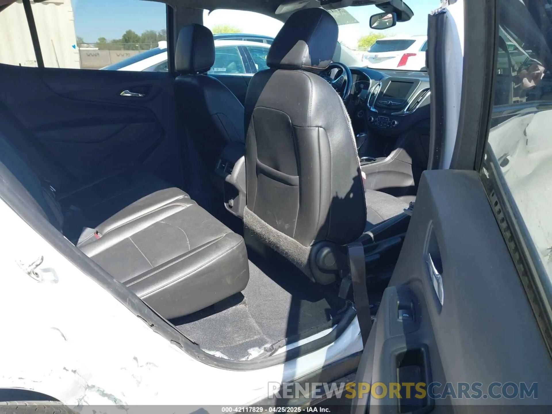 8 Photograph of a damaged car 3GNAXUEV6ML355881 CHEVROLET EQUINOX 2021