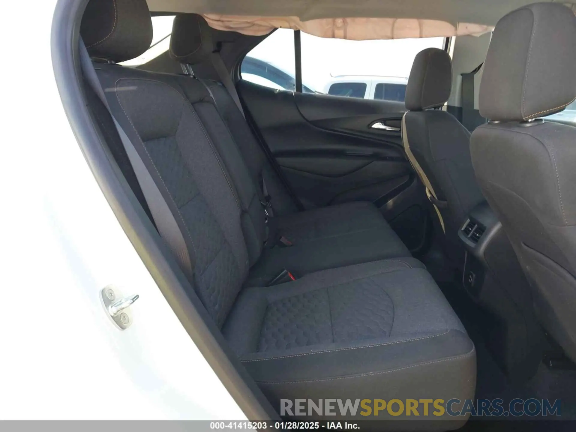 8 Photograph of a damaged car 3GNAXUEV6MS163592 CHEVROLET EQUINOX 2021