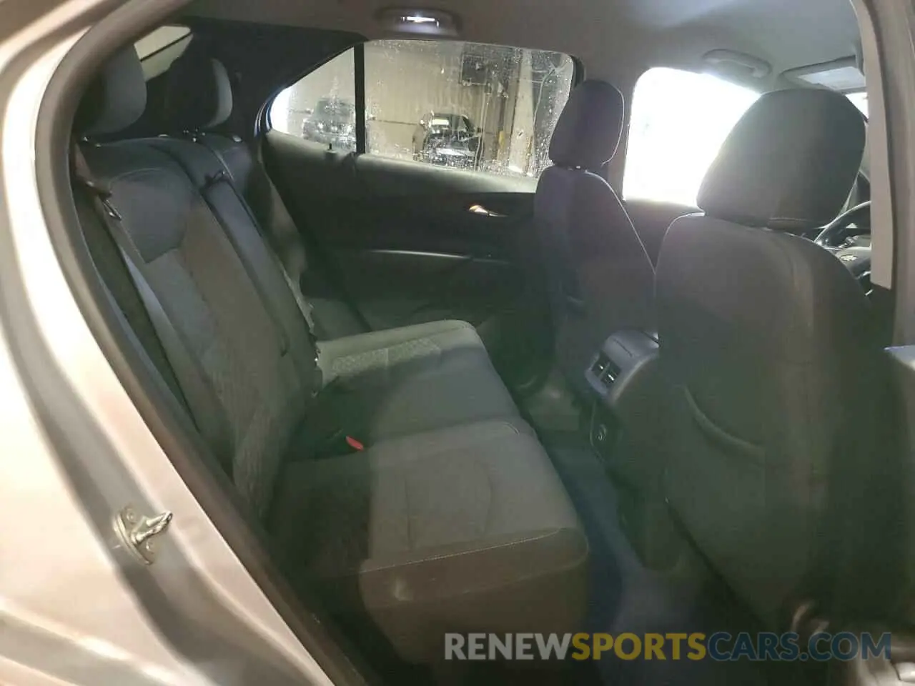 11 Photograph of a damaged car 3GNAXUEV7ML305068 CHEVROLET EQUINOX 2021