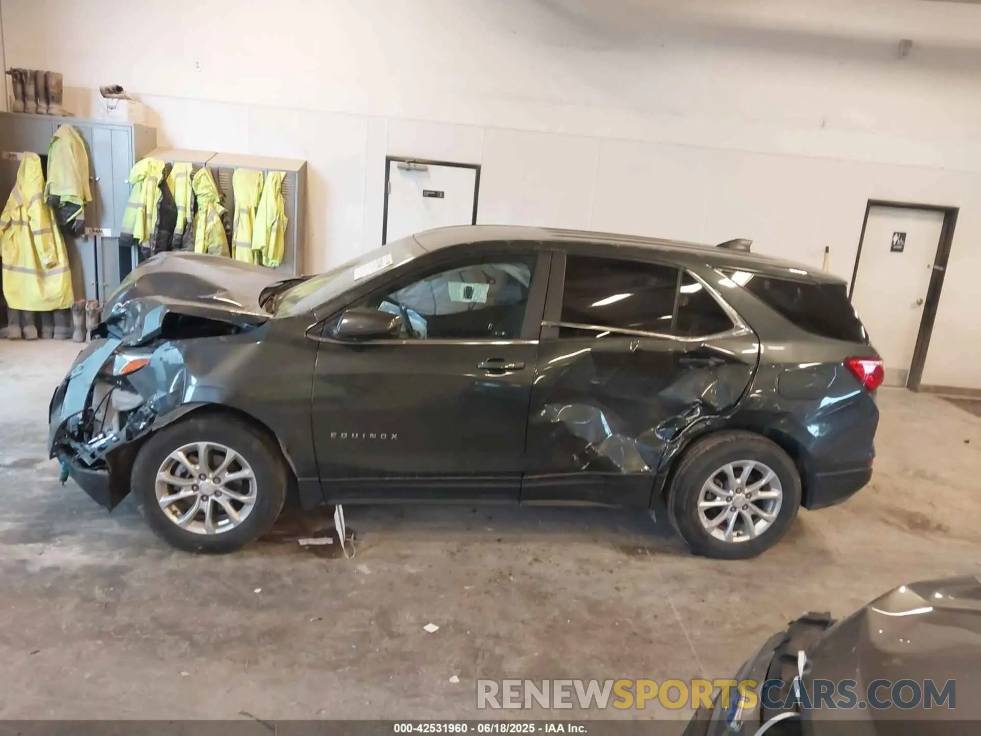 14 Photograph of a damaged car 3GNAXUEV8ML351458 CHEVROLET EQUINOX 2021