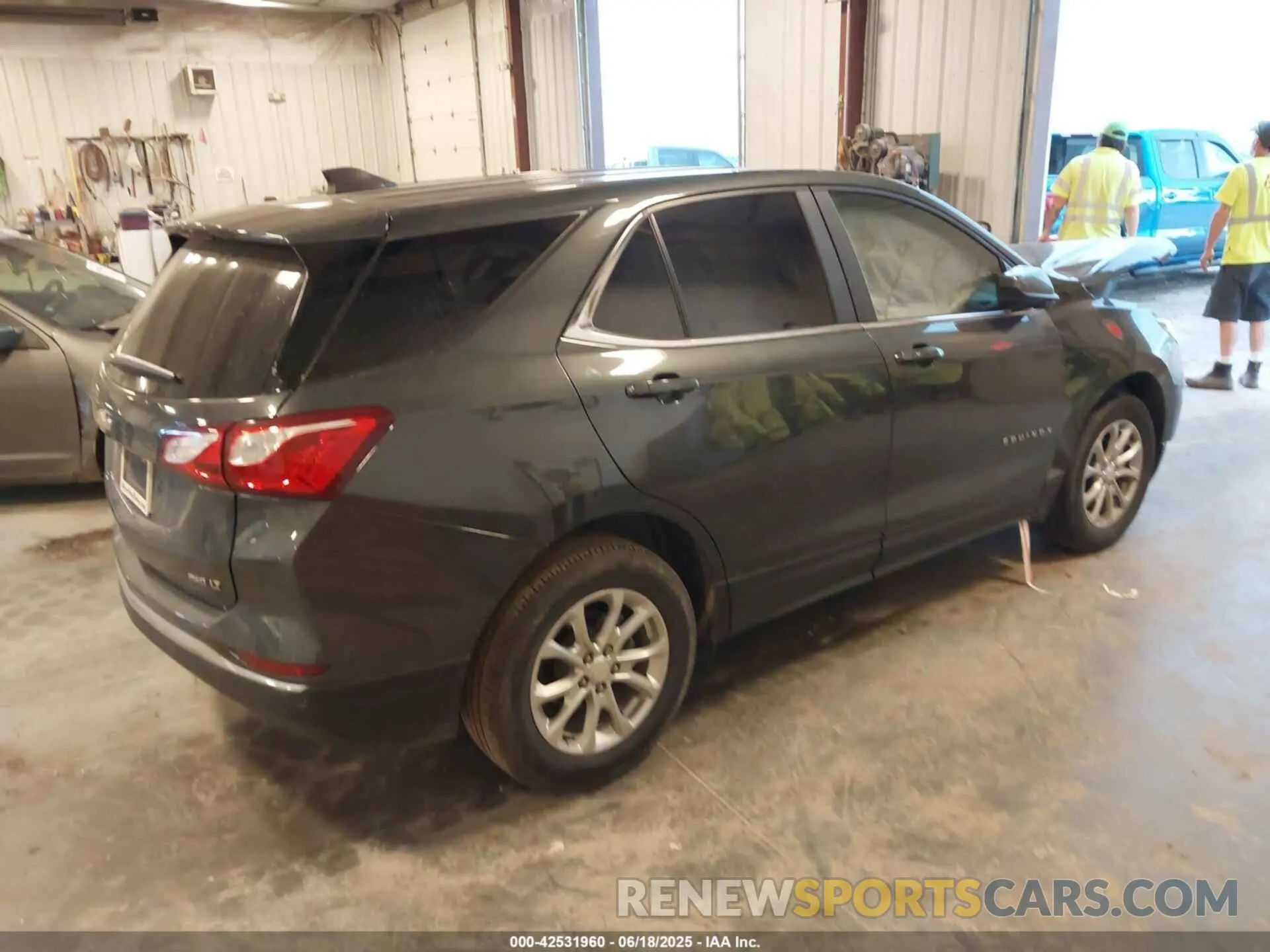 4 Photograph of a damaged car 3GNAXUEV8ML351458 CHEVROLET EQUINOX 2021