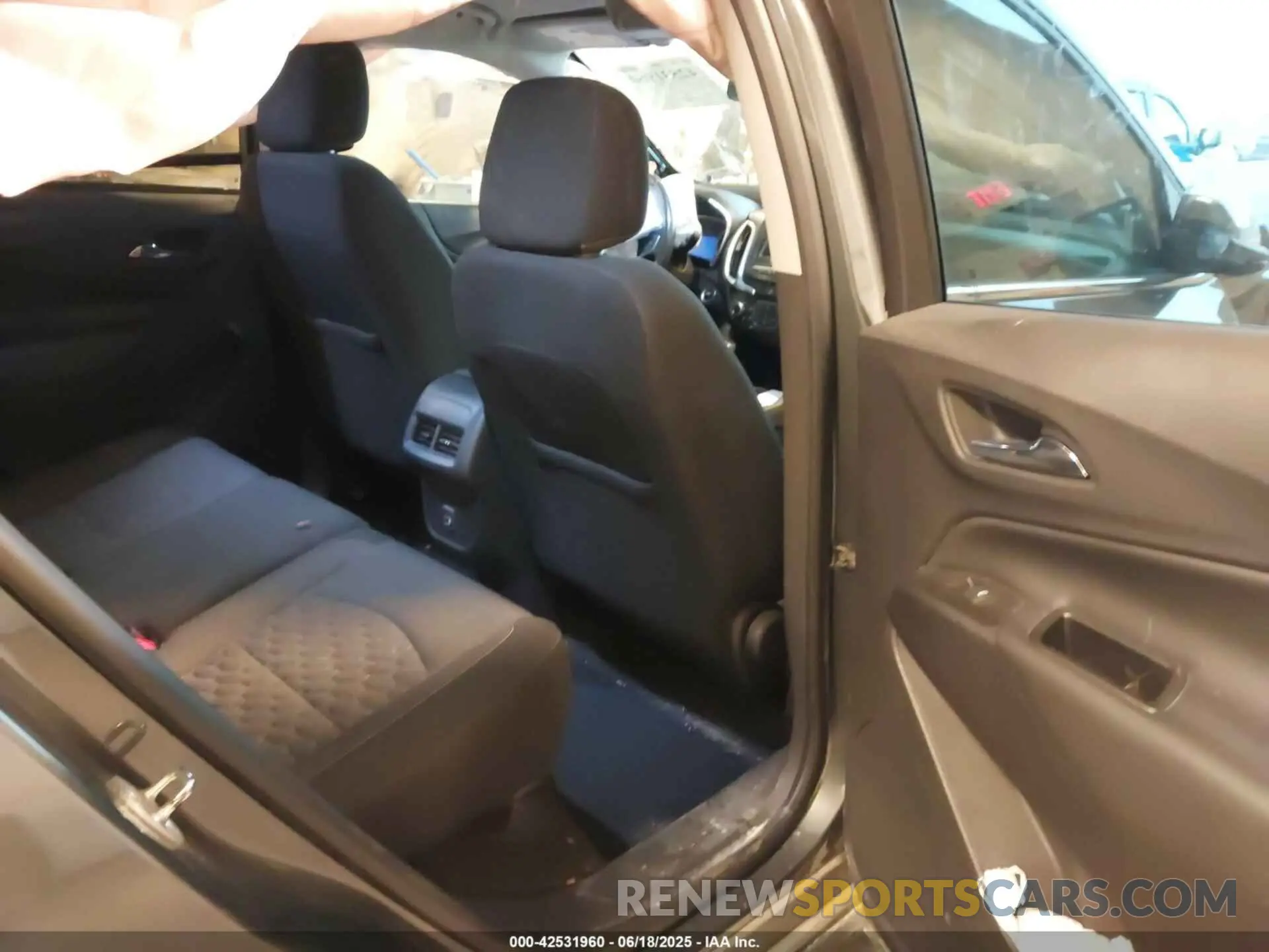 8 Photograph of a damaged car 3GNAXUEV8ML351458 CHEVROLET EQUINOX 2021