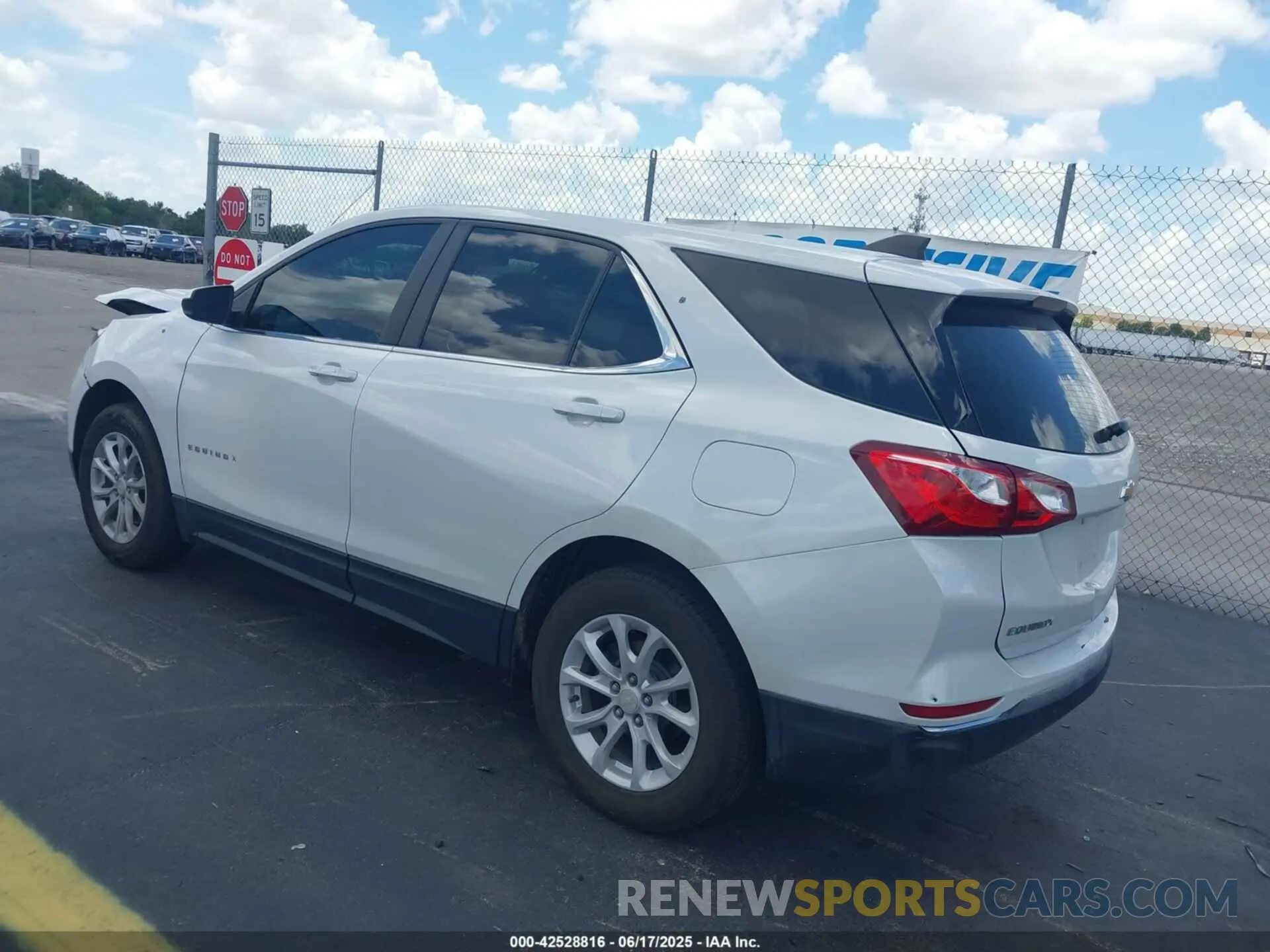 3 Photograph of a damaged car 3GNAXUEV8MS137656 CHEVROLET EQUINOX 2021