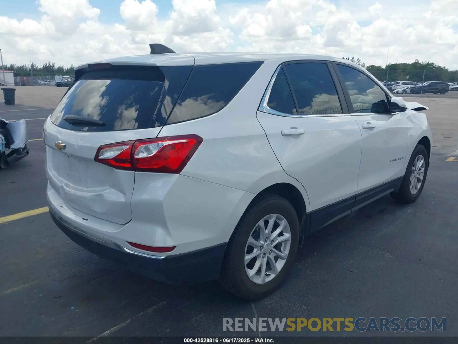 4 Photograph of a damaged car 3GNAXUEV8MS137656 CHEVROLET EQUINOX 2021