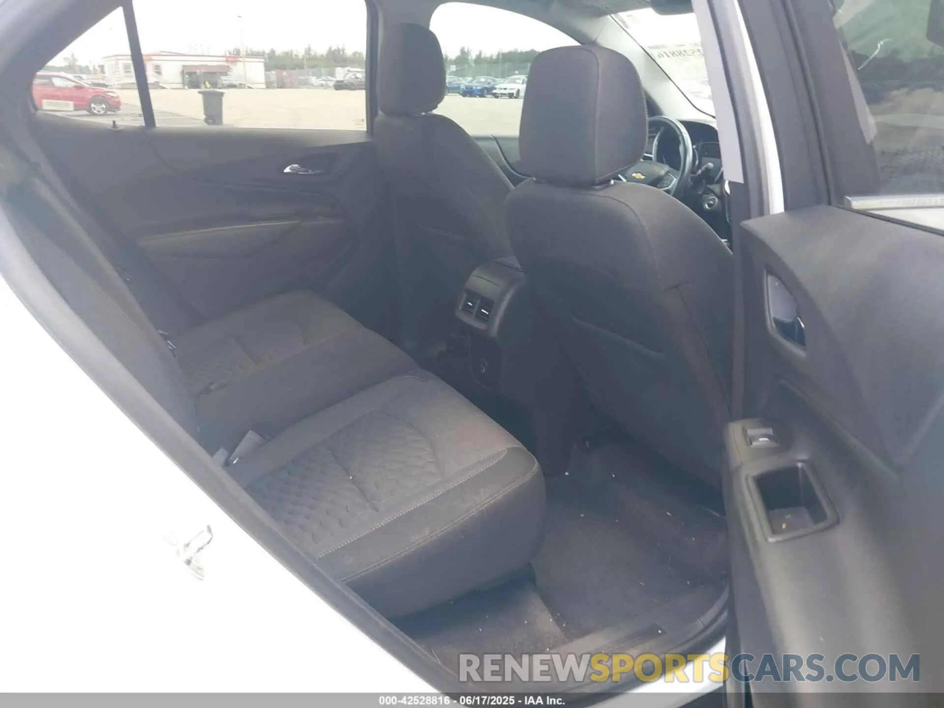 8 Photograph of a damaged car 3GNAXUEV8MS137656 CHEVROLET EQUINOX 2021