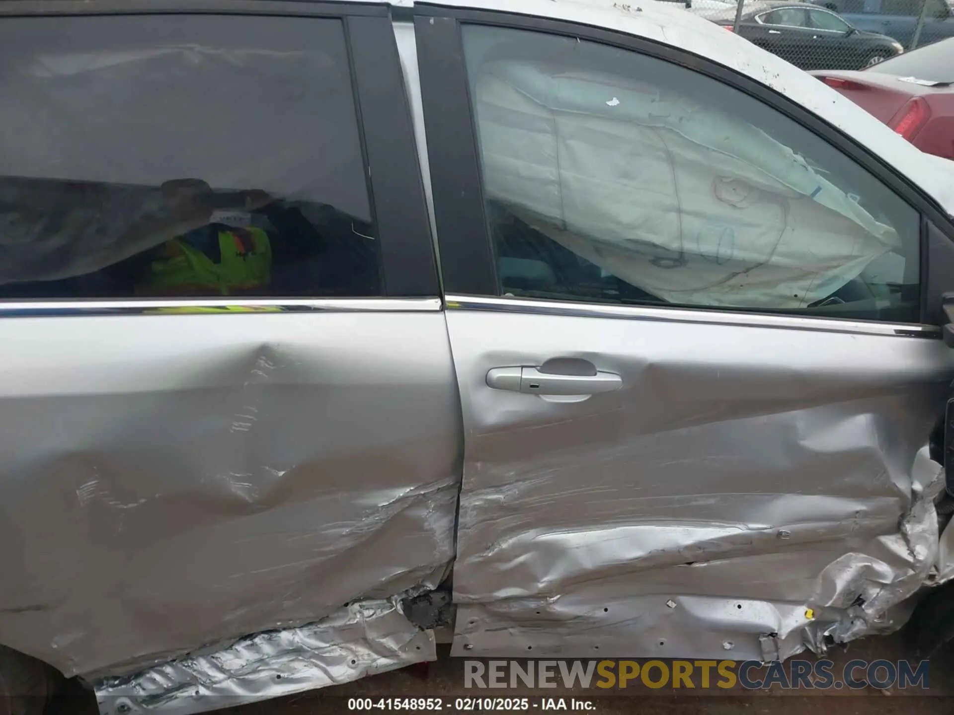 12 Photograph of a damaged car 3GNAXUEV9ML328657 CHEVROLET EQUINOX 2021