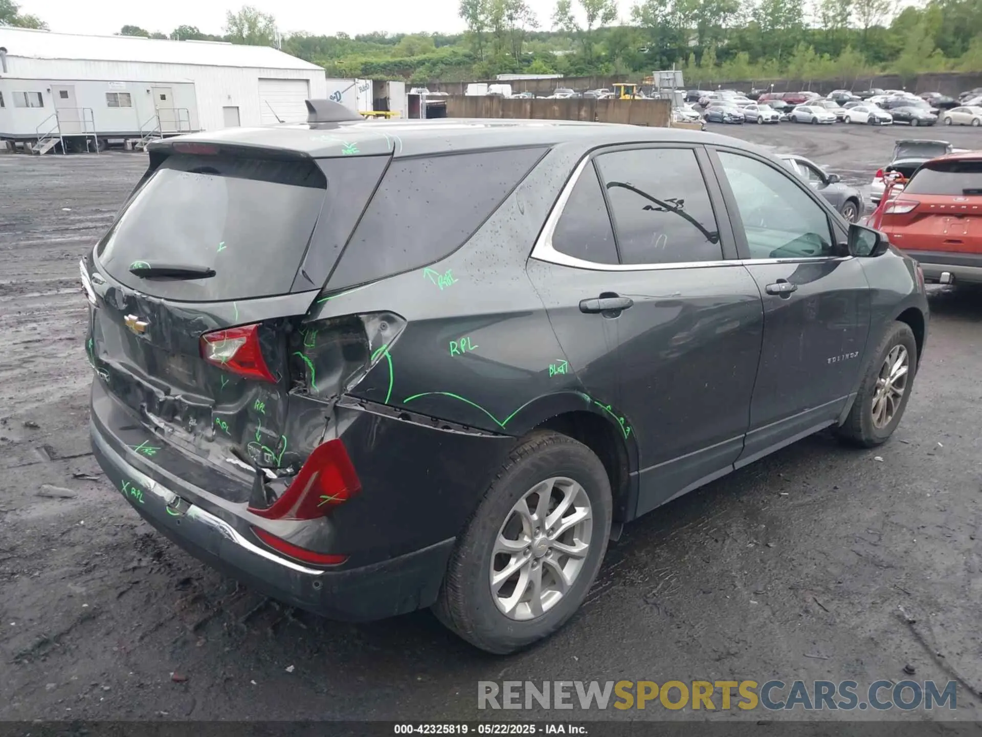 4 Photograph of a damaged car 3GNAXUEVXML378399 CHEVROLET EQUINOX 2021