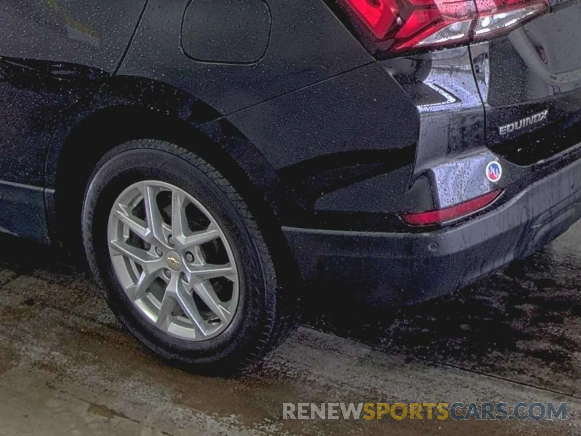 18 Photograph of a damaged car 2GNAX5EV2N6148352 CHEVROLET EQUINOX 2022