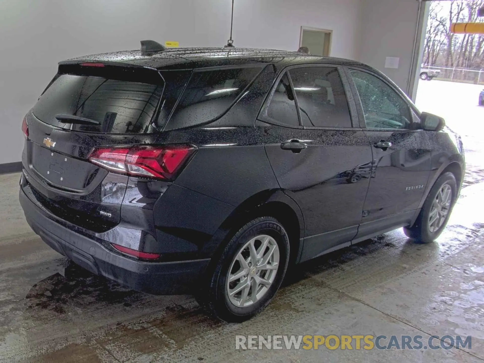 28 Photograph of a damaged car 2GNAX5EV2N6148352 CHEVROLET EQUINOX 2022