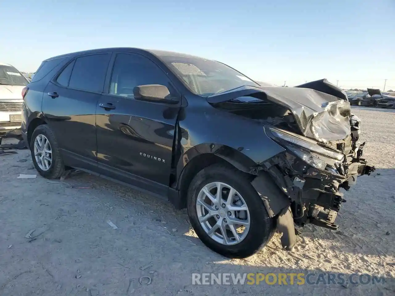 4 Photograph of a damaged car 2GNAXFEV1N6120791 CHEVROLET EQUINOX 2022