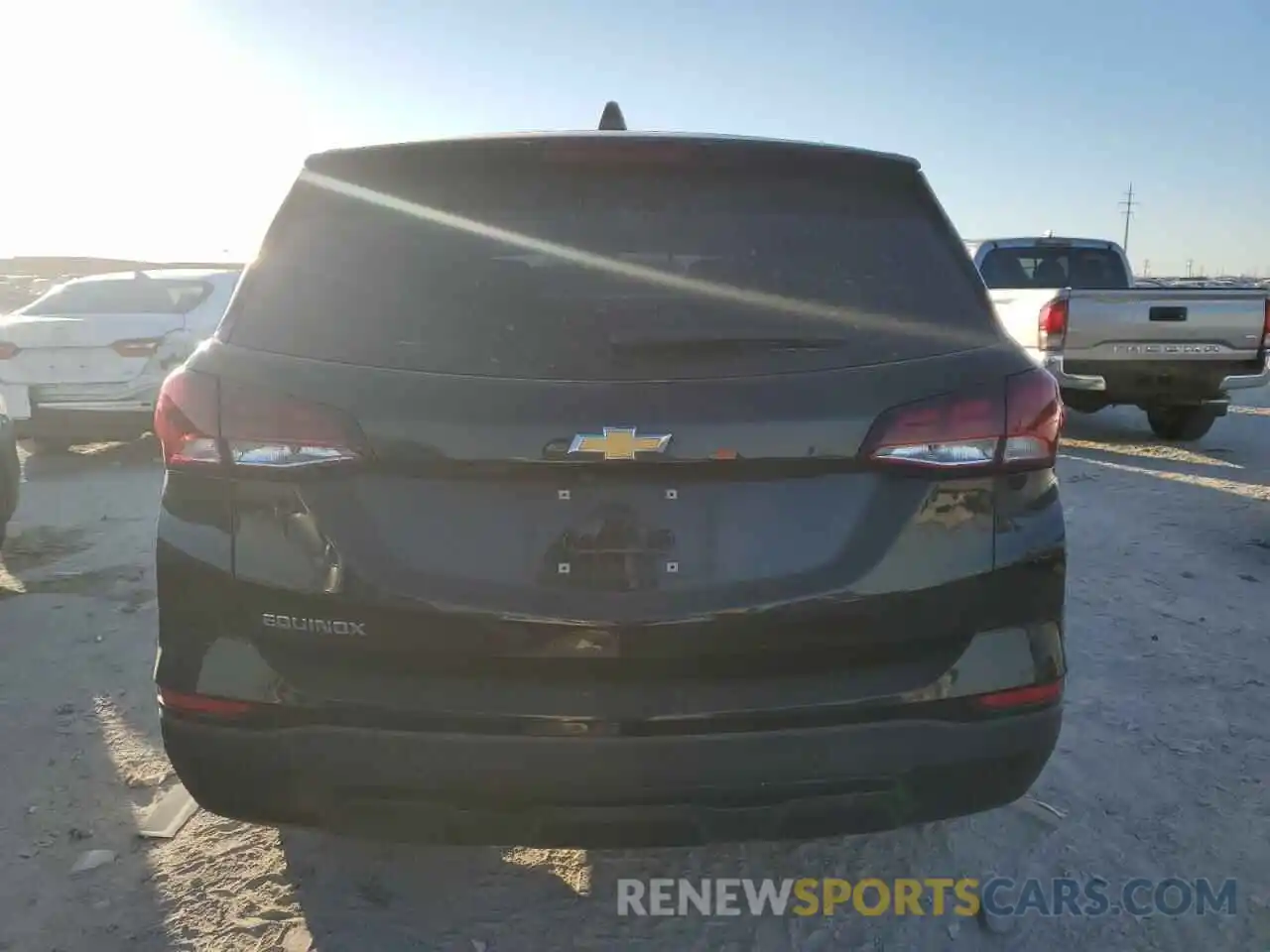 6 Photograph of a damaged car 2GNAXFEV1N6120791 CHEVROLET EQUINOX 2022