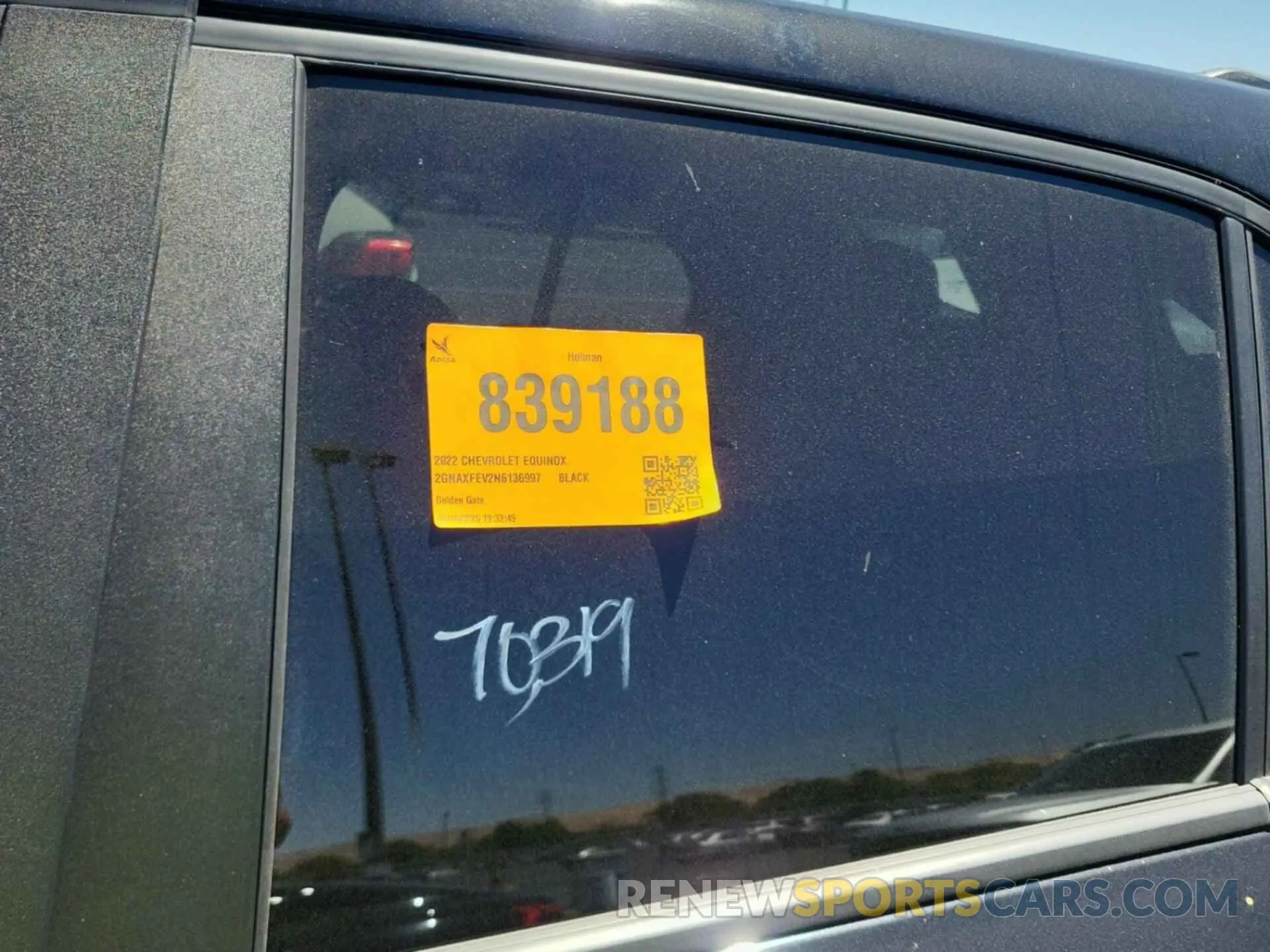 17 Photograph of a damaged car 2GNAXFEV2N6136997 CHEVROLET EQUINOX 2022