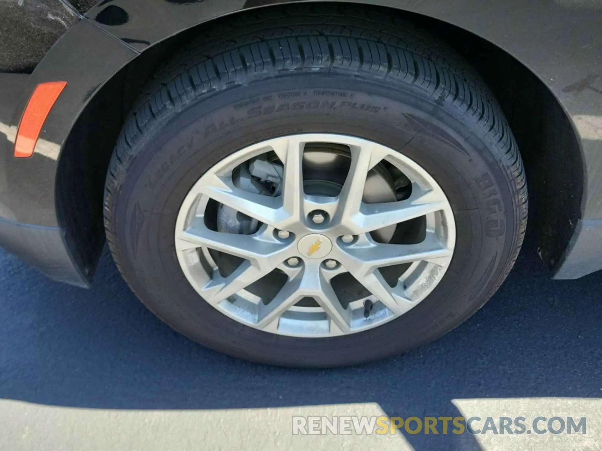 9 Photograph of a damaged car 2GNAXFEV2N6136997 CHEVROLET EQUINOX 2022