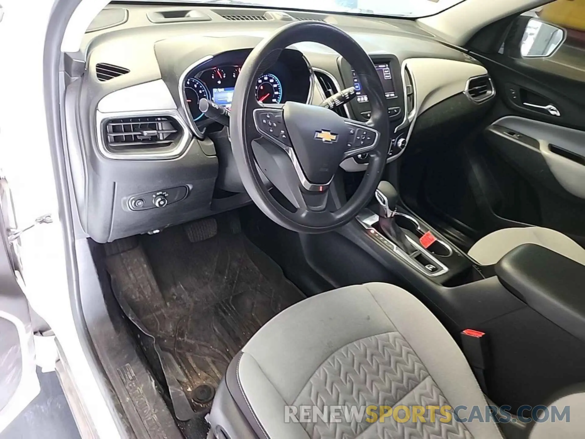 13 Photograph of a damaged car 2GNAXFEV3N6135180 CHEVROLET EQUINOX 2022