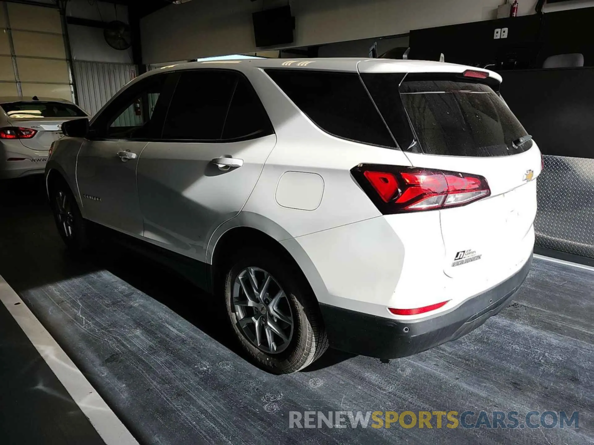 14 Photograph of a damaged car 2GNAXFEV3N6135180 CHEVROLET EQUINOX 2022