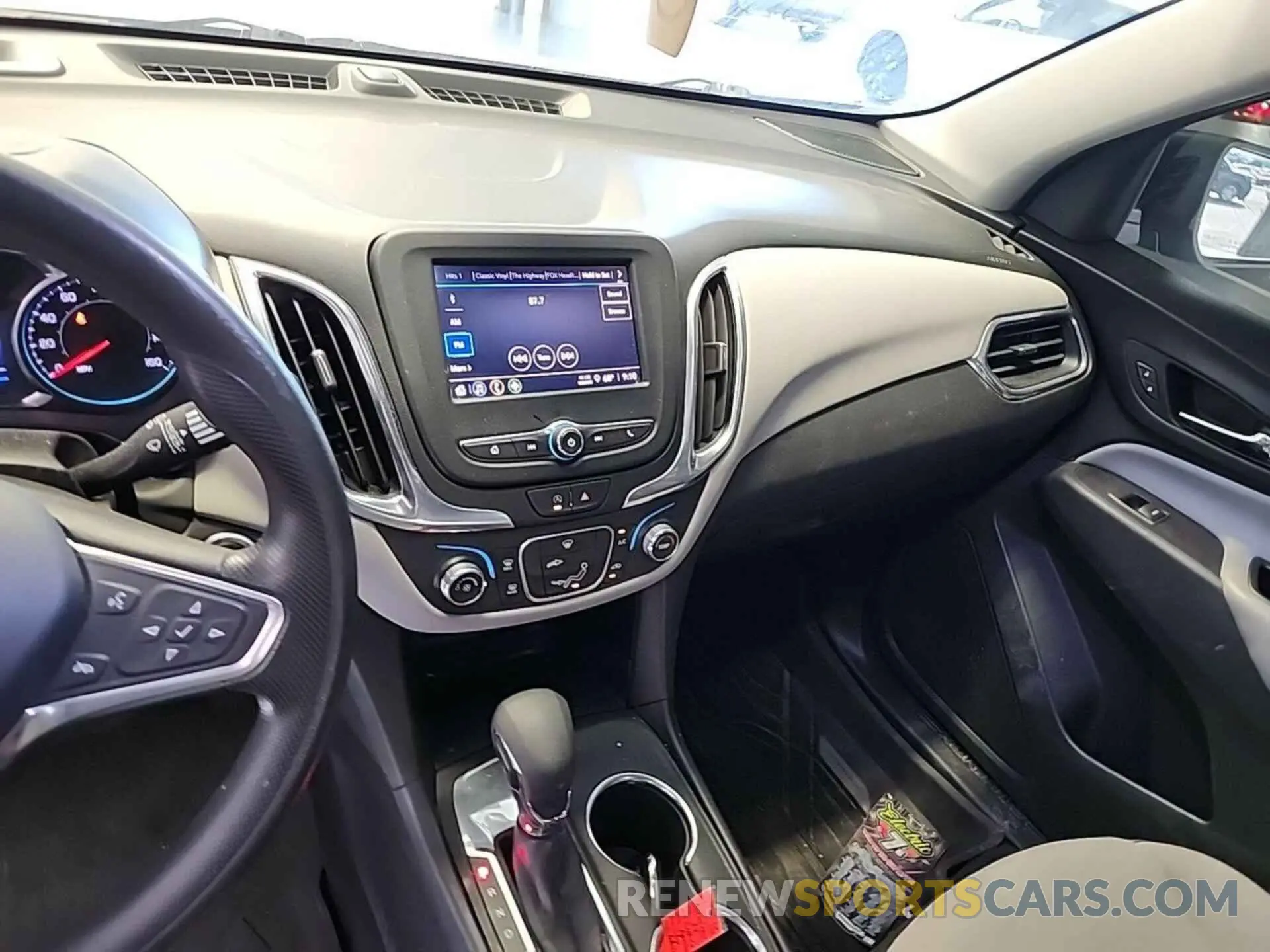 19 Photograph of a damaged car 2GNAXFEV3N6135180 CHEVROLET EQUINOX 2022