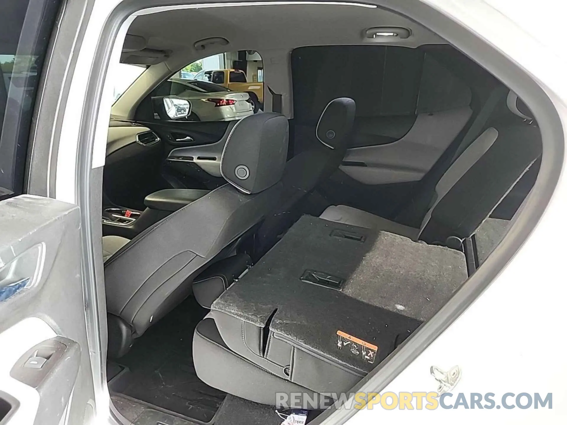 2 Photograph of a damaged car 2GNAXFEV3N6135180 CHEVROLET EQUINOX 2022