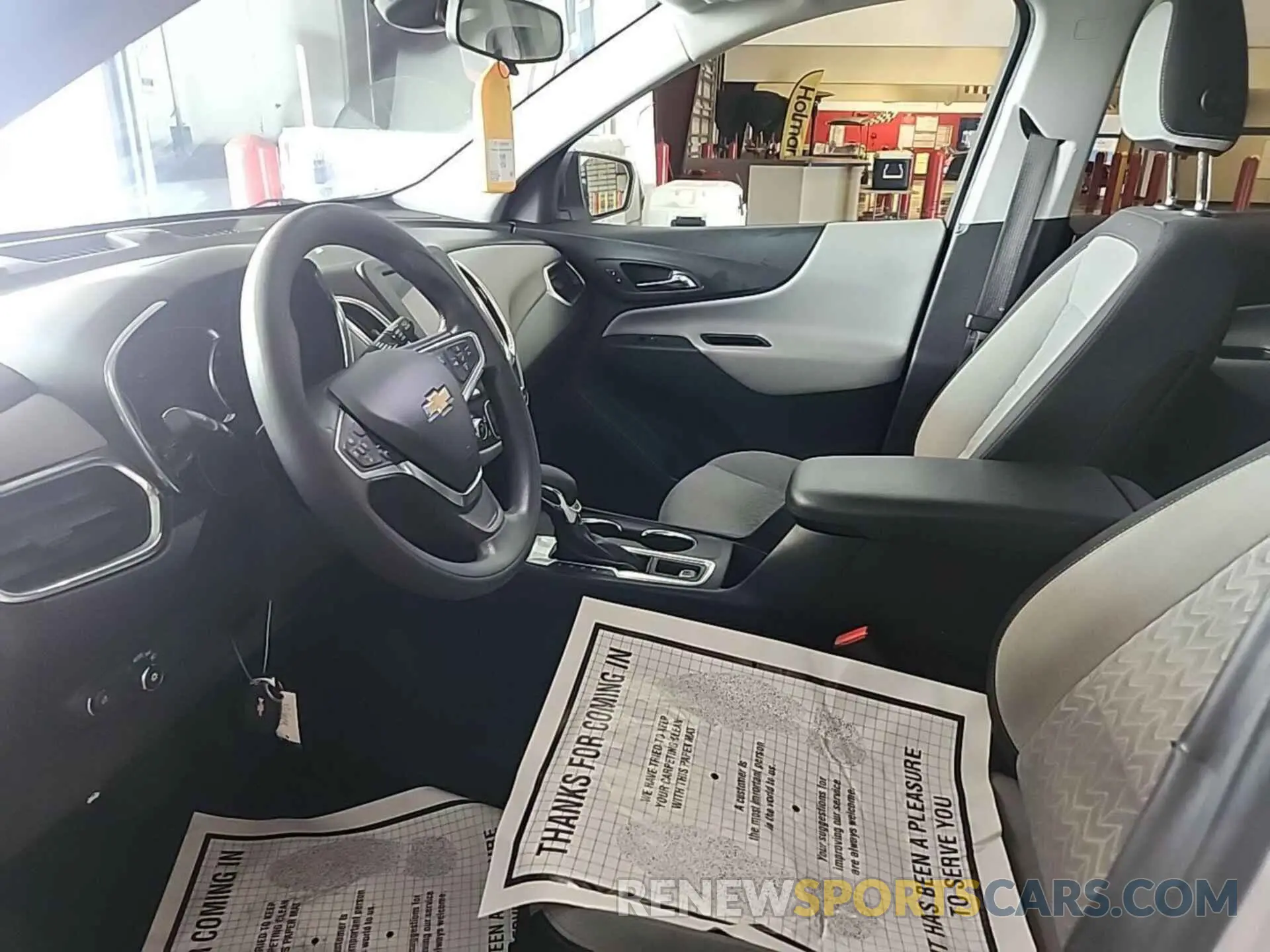 18 Photograph of a damaged car 2GNAXFEV4N6135365 CHEVROLET EQUINOX 2022