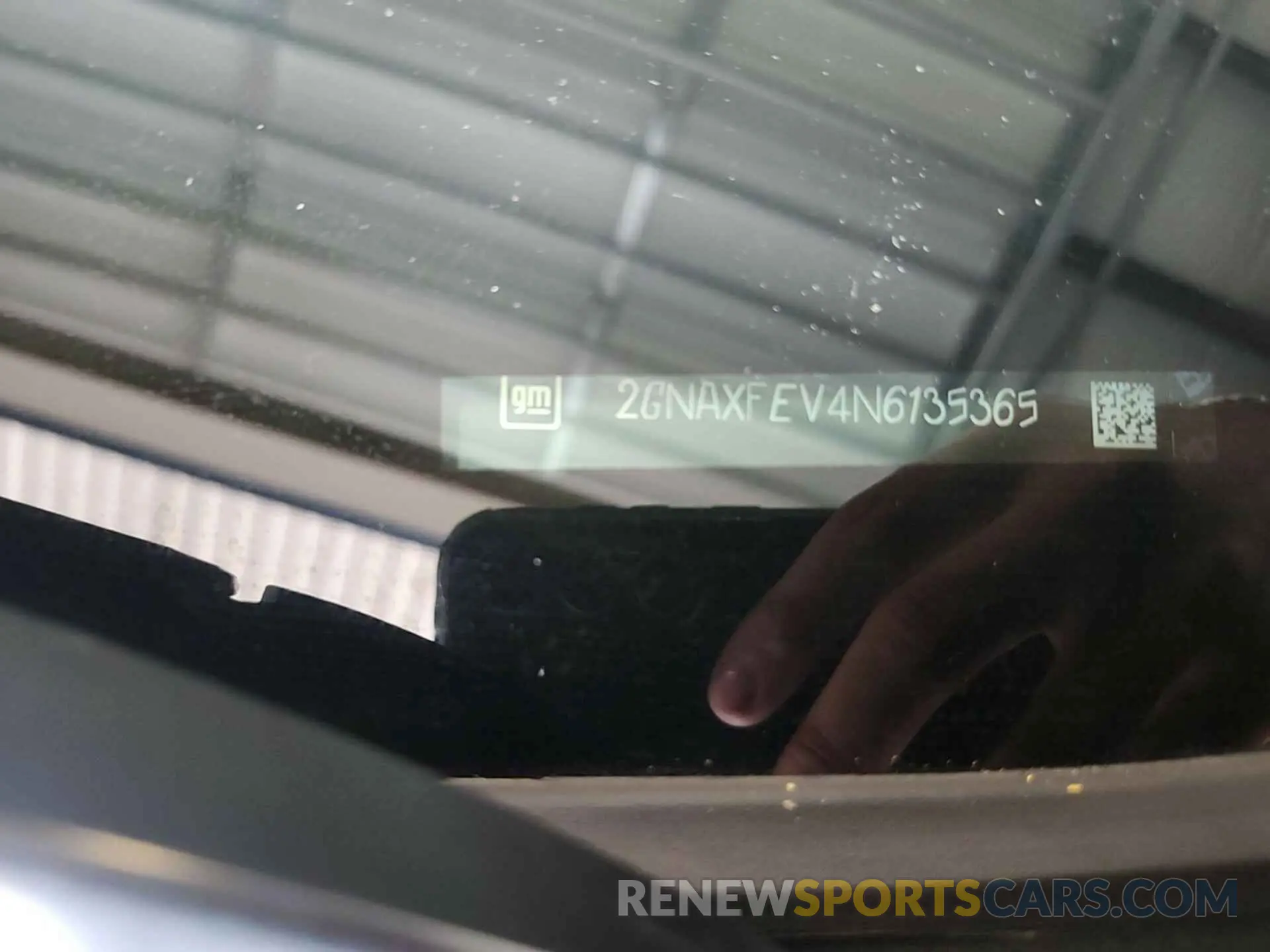 25 Photograph of a damaged car 2GNAXFEV4N6135365 CHEVROLET EQUINOX 2022
