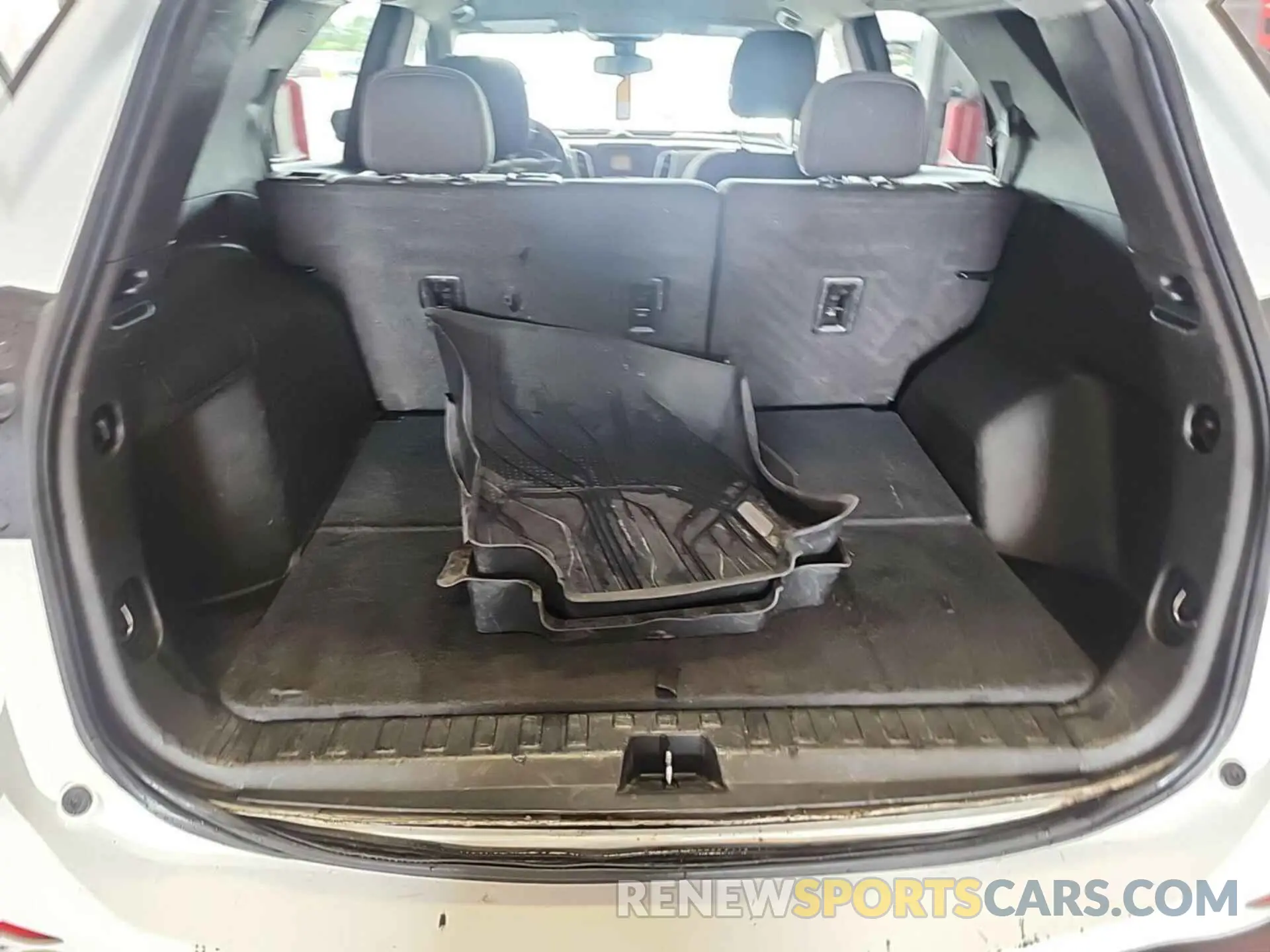 29 Photograph of a damaged car 2GNAXFEV4N6135365 CHEVROLET EQUINOX 2022