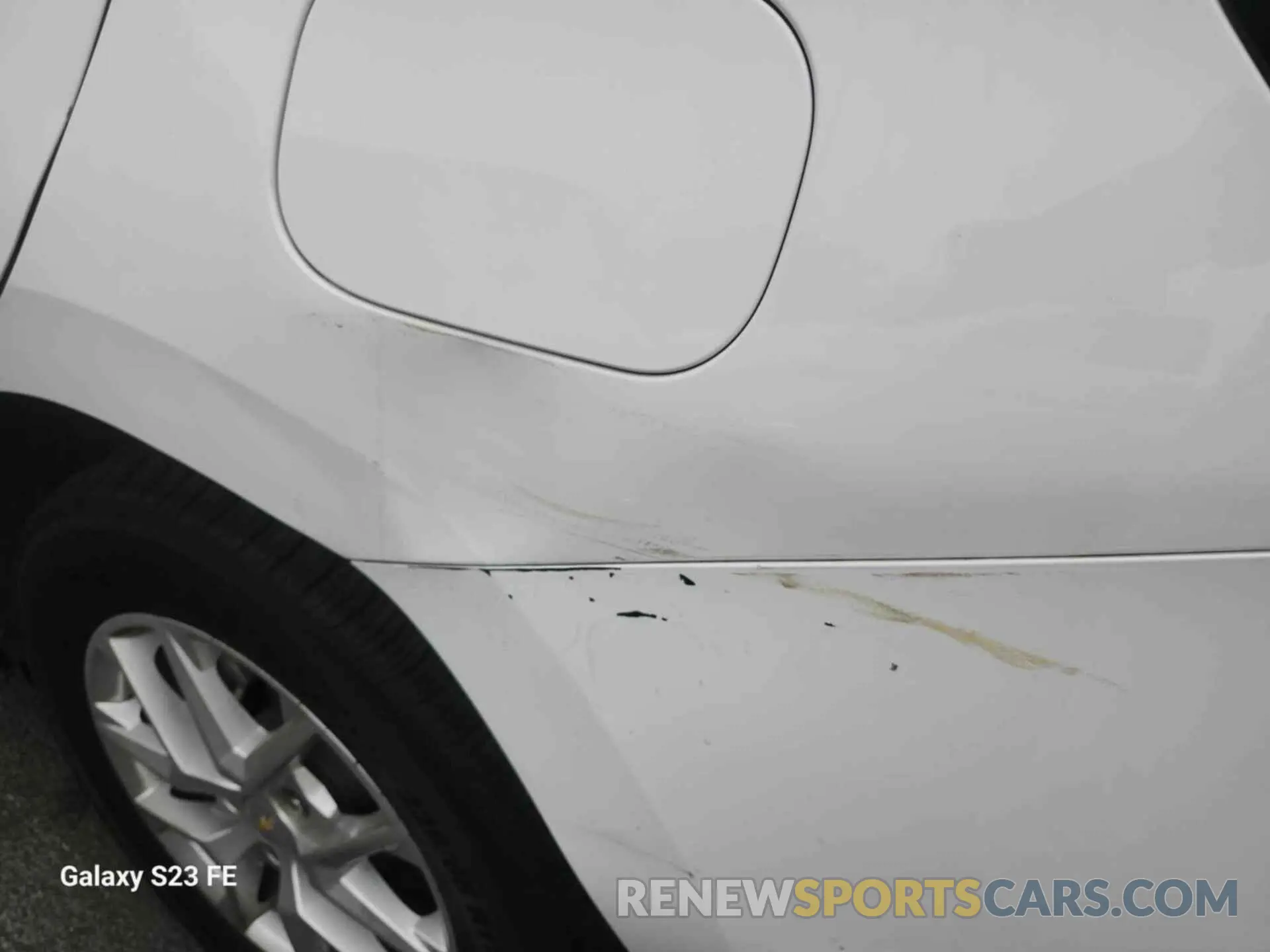 4 Photograph of a damaged car 2GNAXFEV4N6135365 CHEVROLET EQUINOX 2022