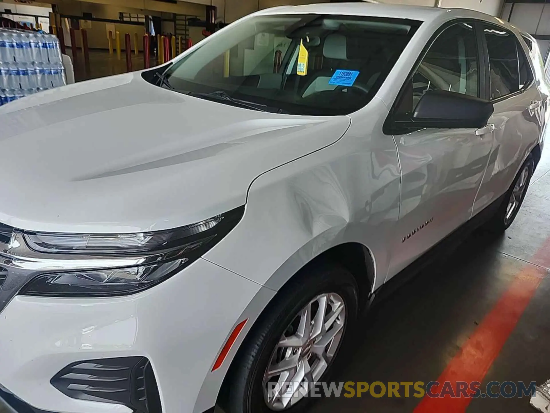 5 Photograph of a damaged car 2GNAXFEV4N6135365 CHEVROLET EQUINOX 2022