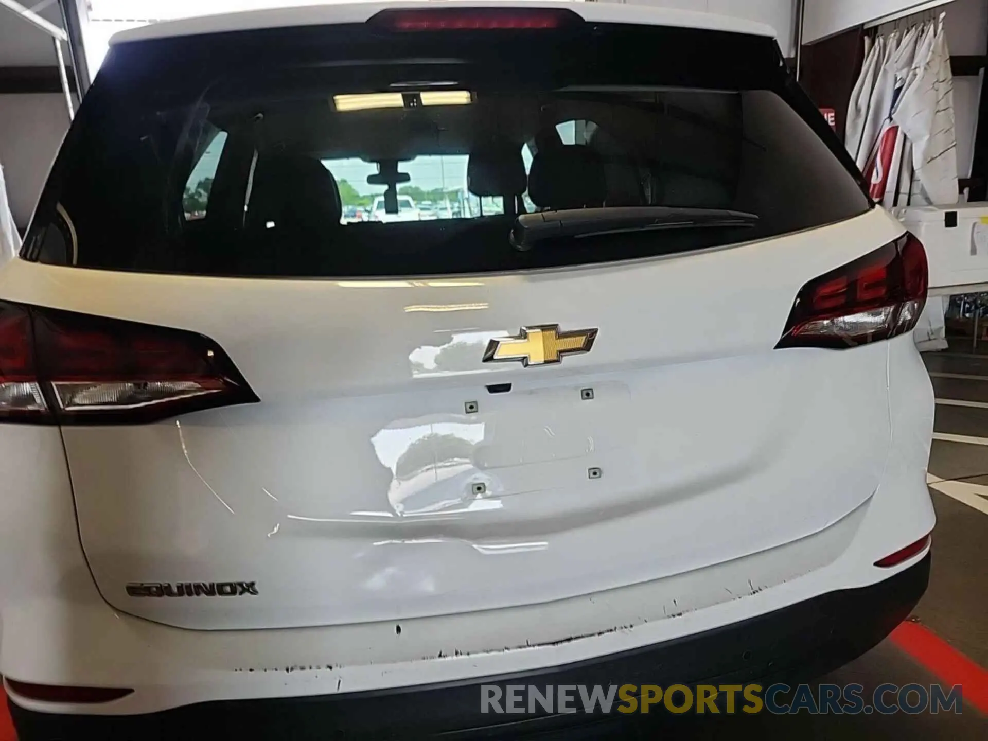 7 Photograph of a damaged car 2GNAXFEV4N6135365 CHEVROLET EQUINOX 2022