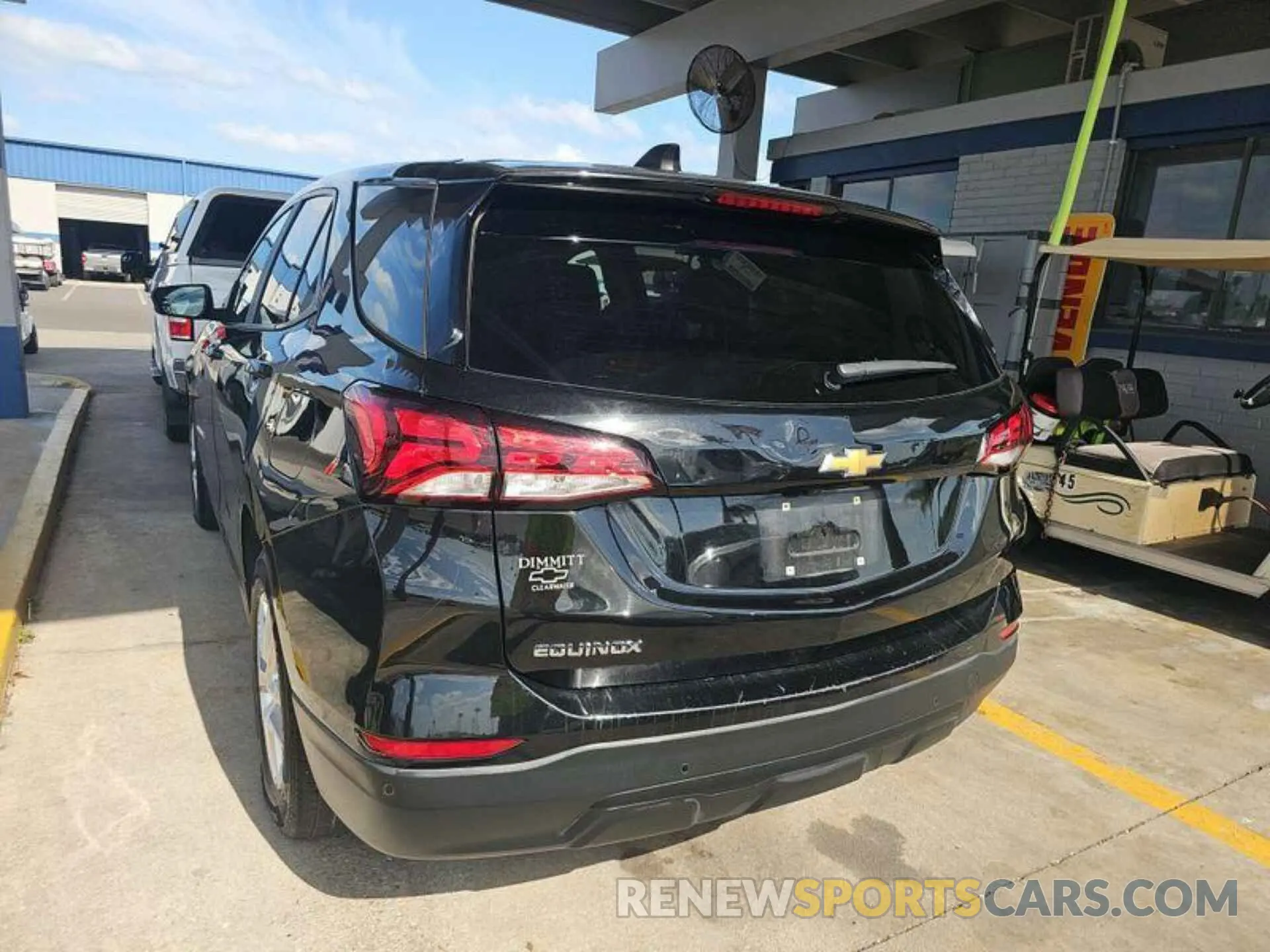 10 Photograph of a damaged car 2GNAXFEV5N6137237 CHEVROLET EQUINOX 2022