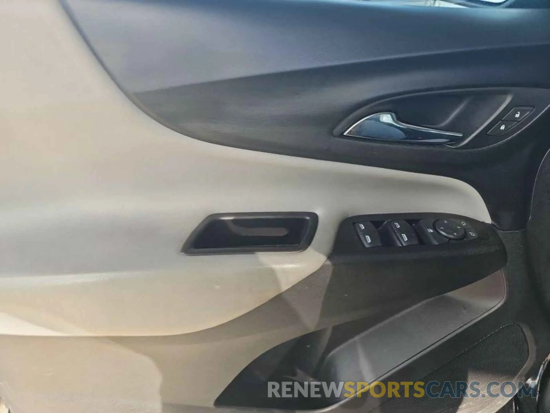 19 Photograph of a damaged car 2GNAXFEV5N6137237 CHEVROLET EQUINOX 2022