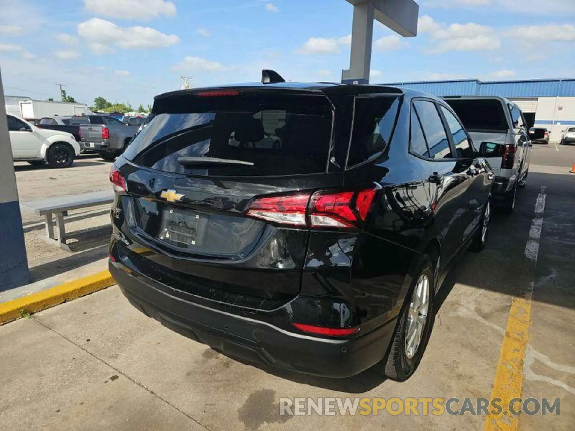 2 Photograph of a damaged car 2GNAXFEV5N6137237 CHEVROLET EQUINOX 2022