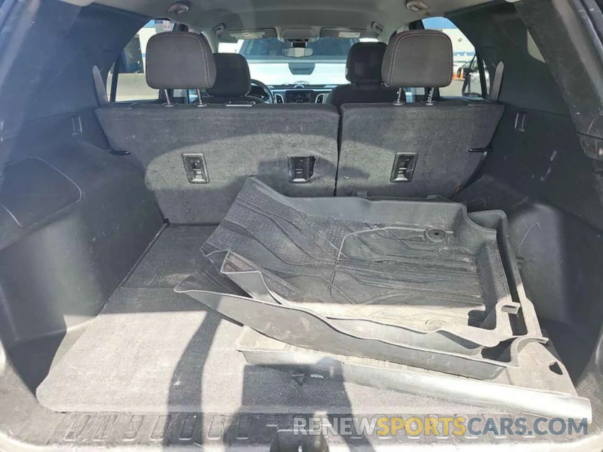 8 Photograph of a damaged car 2GNAXFEV5N6137237 CHEVROLET EQUINOX 2022