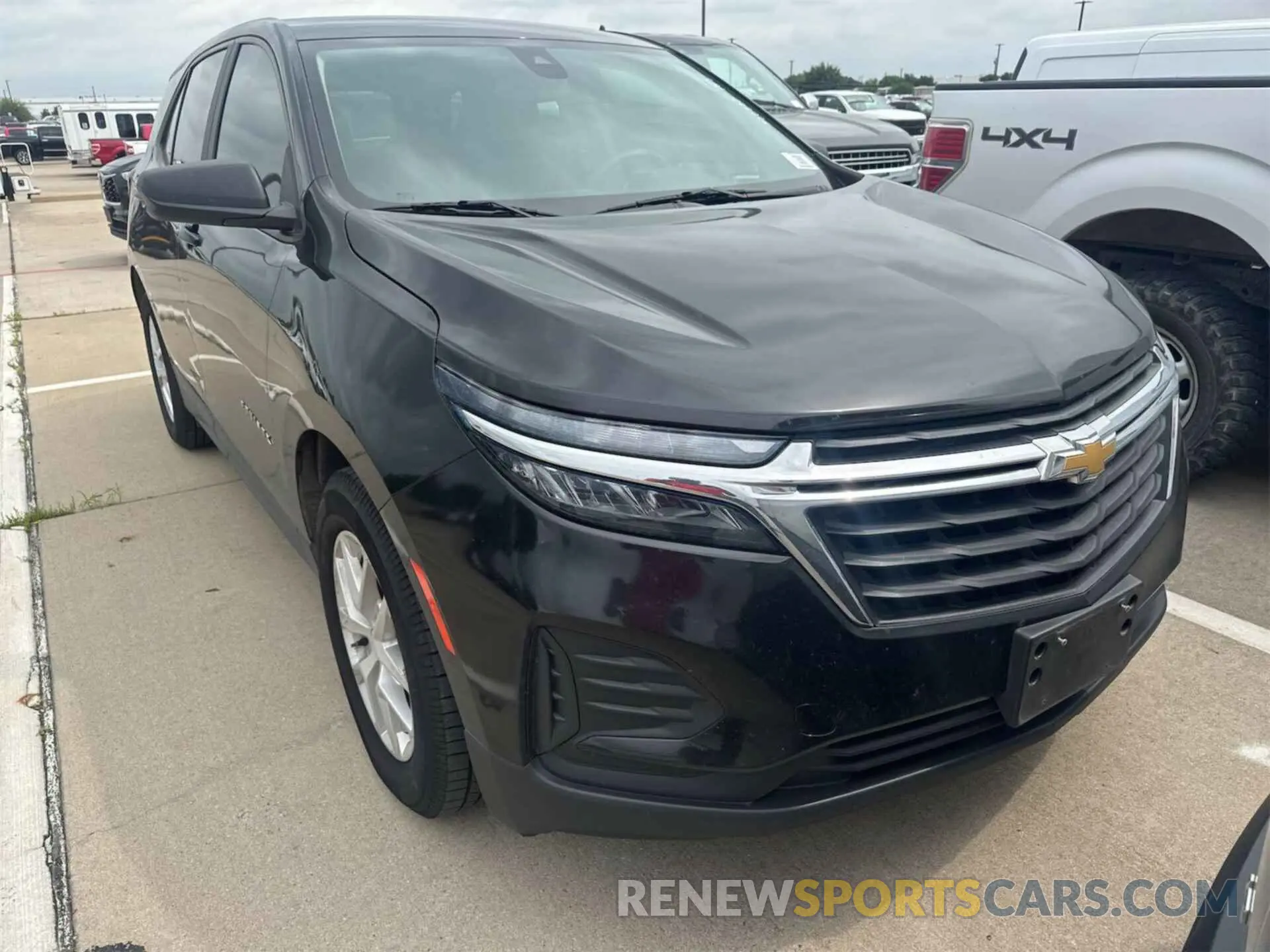 13 Photograph of a damaged car 2GNAXFEV7N6137241 CHEVROLET EQUINOX 2022
