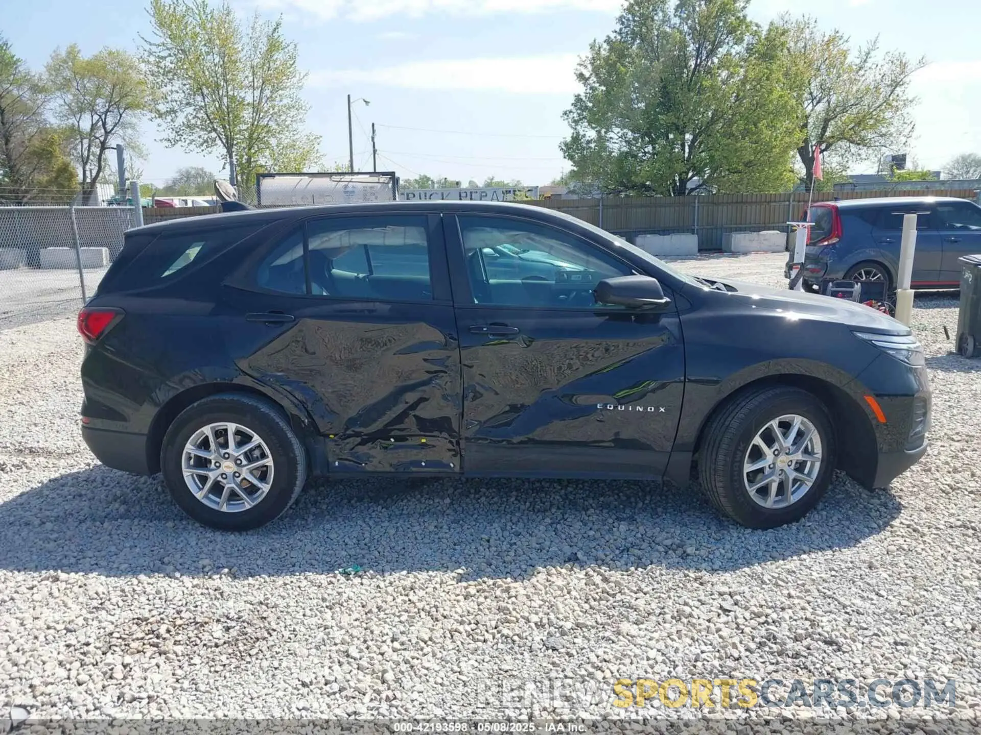 13 Photograph of a damaged car 2GNAXFEVXN6118585 CHEVROLET EQUINOX 2022