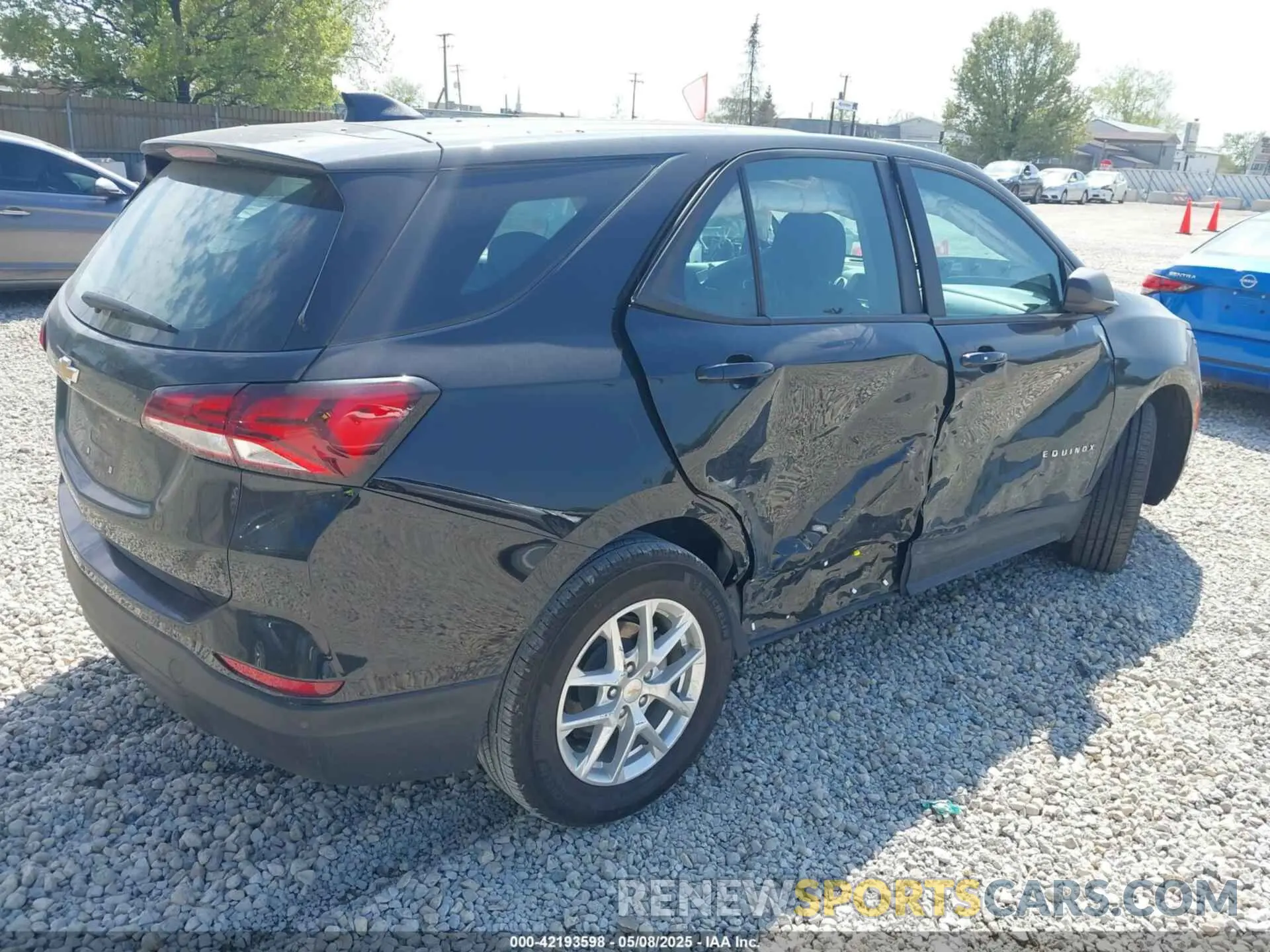 4 Photograph of a damaged car 2GNAXFEVXN6118585 CHEVROLET EQUINOX 2022