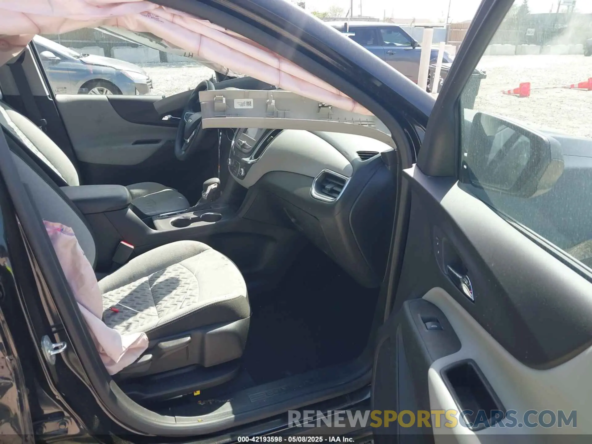 5 Photograph of a damaged car 2GNAXFEVXN6118585 CHEVROLET EQUINOX 2022