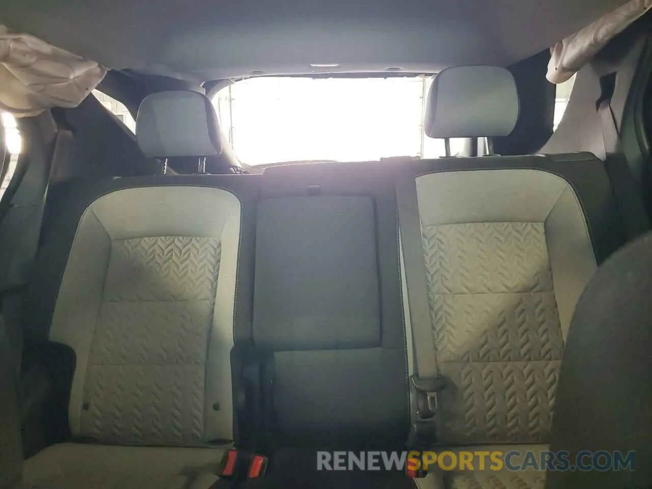10 Photograph of a damaged car 2GNAXHEV3N6126930 CHEVROLET EQUINOX 2022