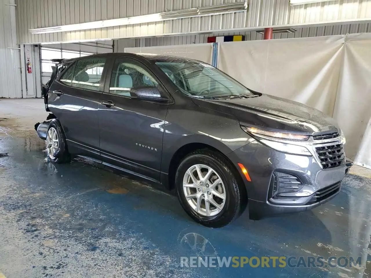 4 Photograph of a damaged car 2GNAXHEV3N6126930 CHEVROLET EQUINOX 2022