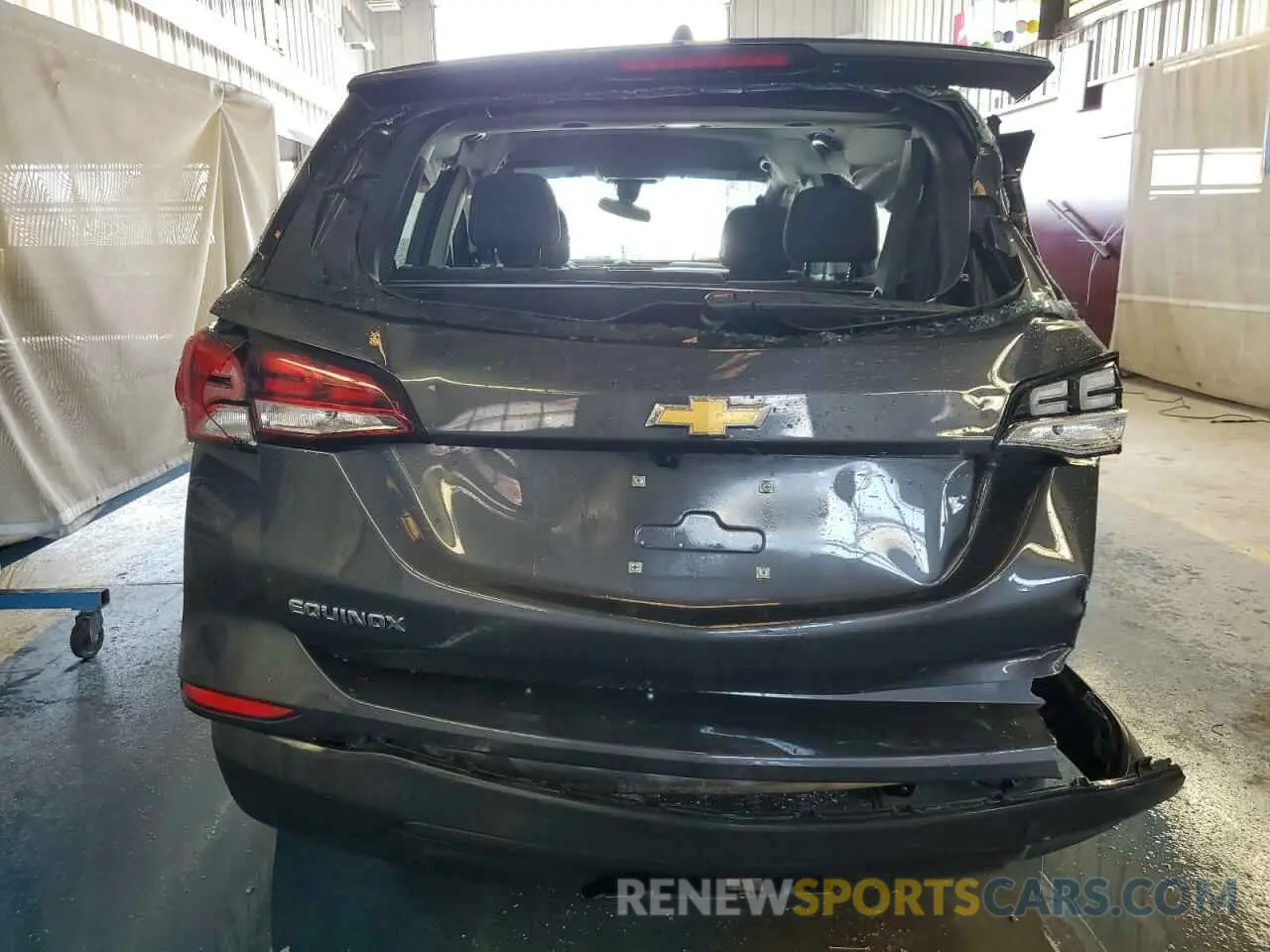 6 Photograph of a damaged car 2GNAXHEV3N6126930 CHEVROLET EQUINOX 2022