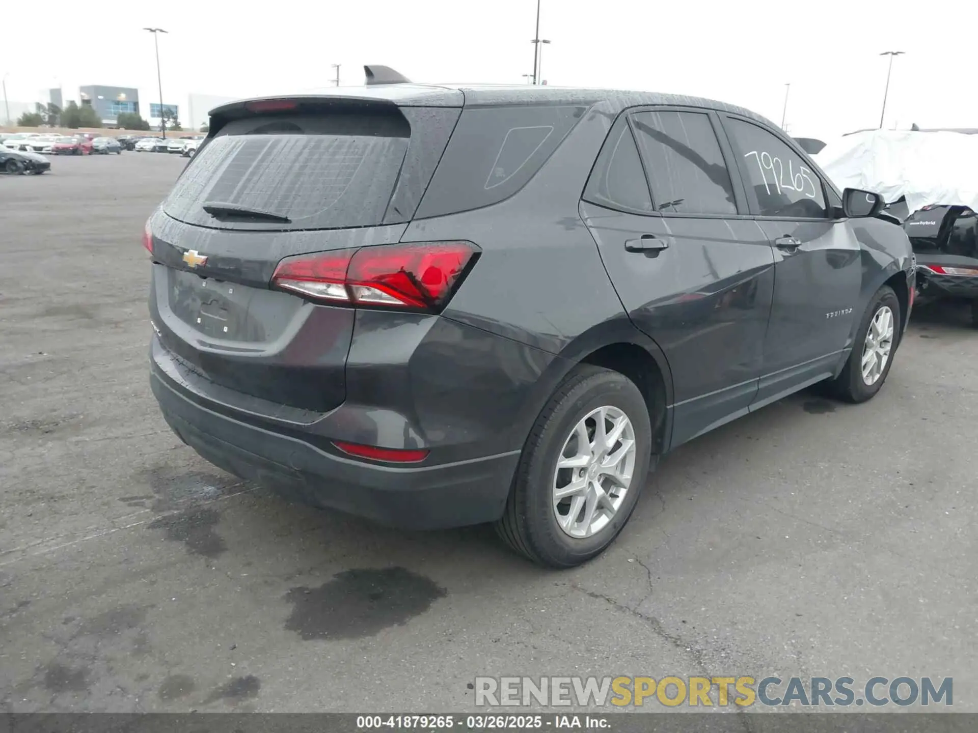 4 Photograph of a damaged car 2GNAXHEV6N6131832 CHEVROLET EQUINOX 2022